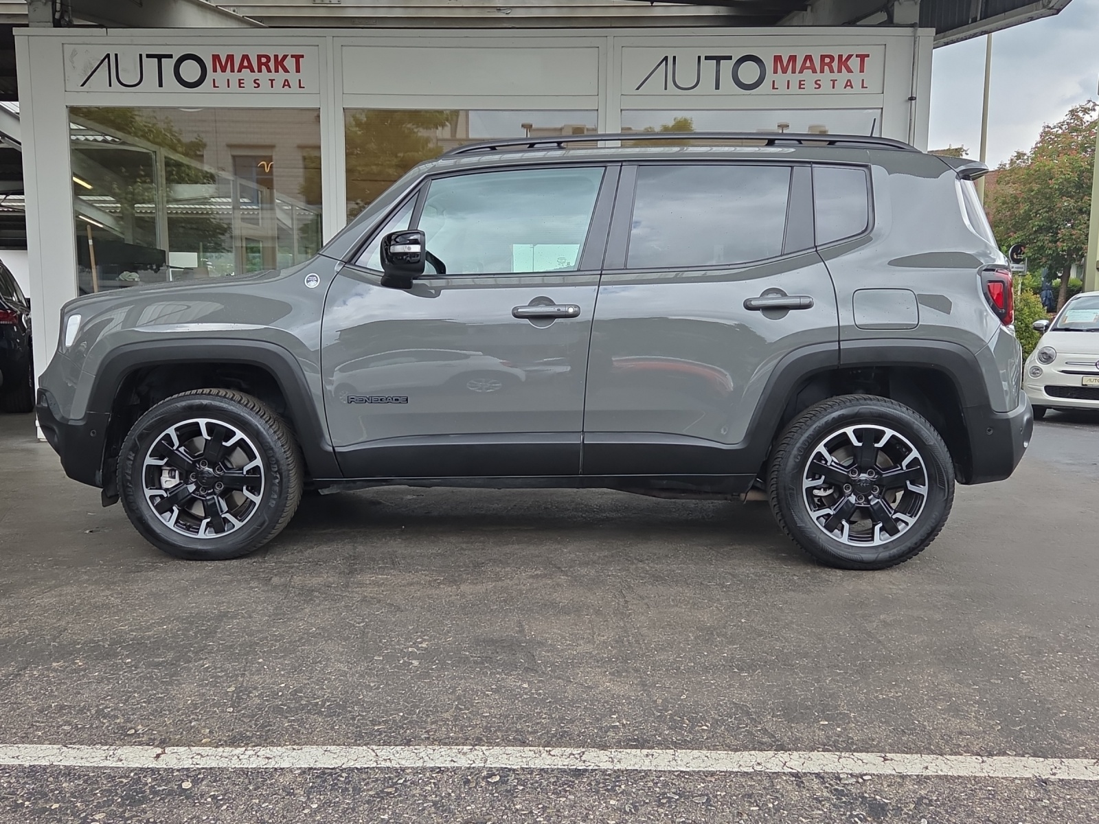 JEEP Renegade 1.3 T PHEV Trailhawk AWD-showroom-element-1
