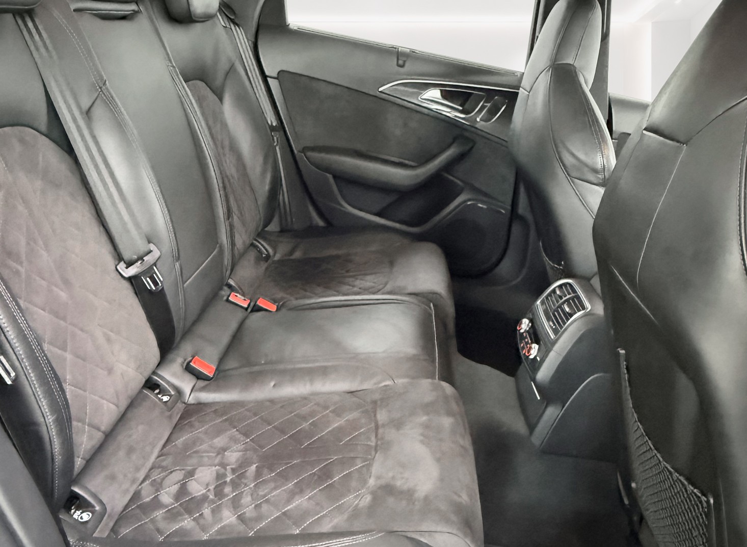 AUDI S6 Avant 4.0 TFSI V8 quattro S-tronic inkl. Garantie-image-13