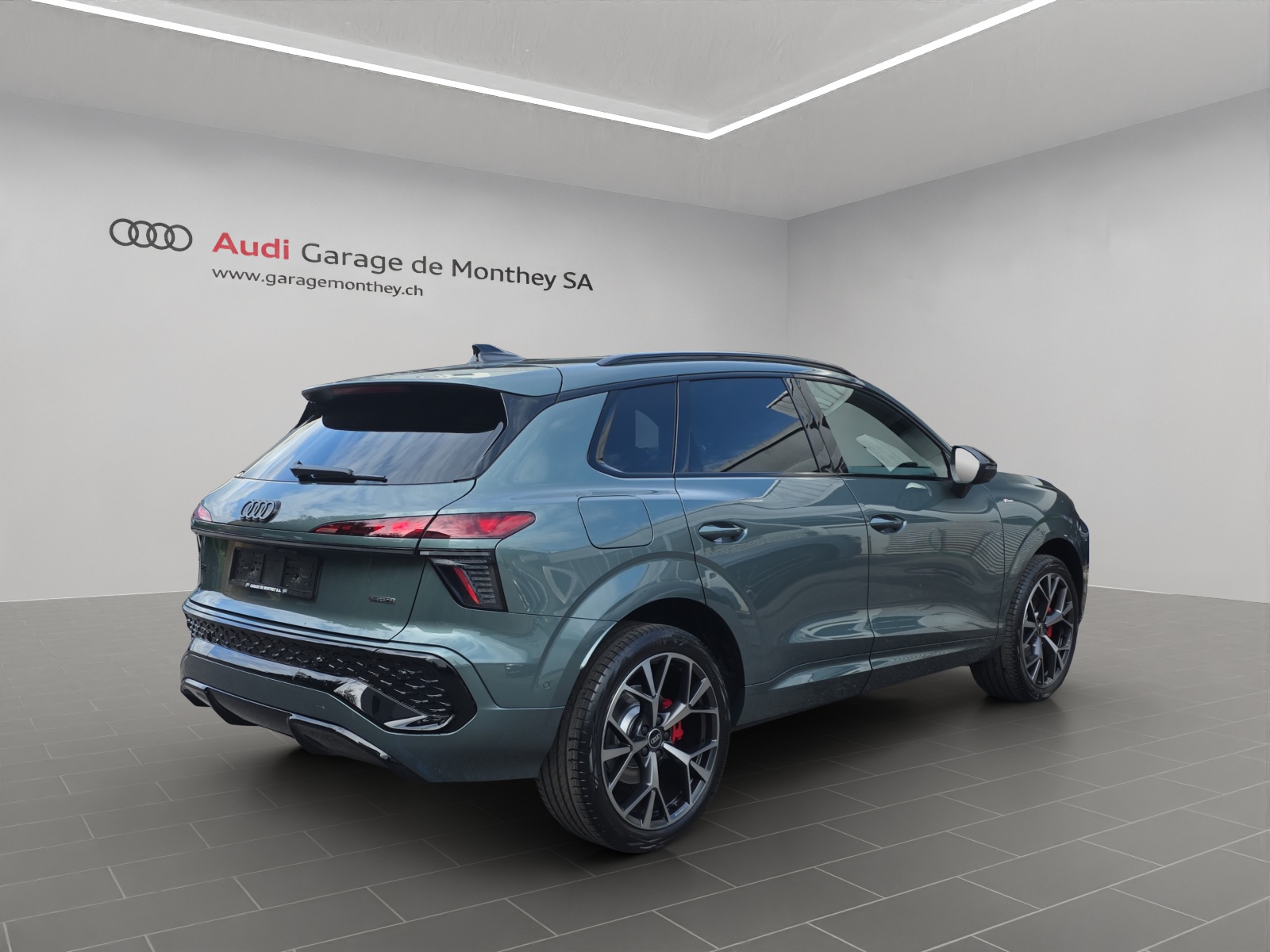 AUDI Q3 SUV TFSI quattro 195 kW S tronic-image-2