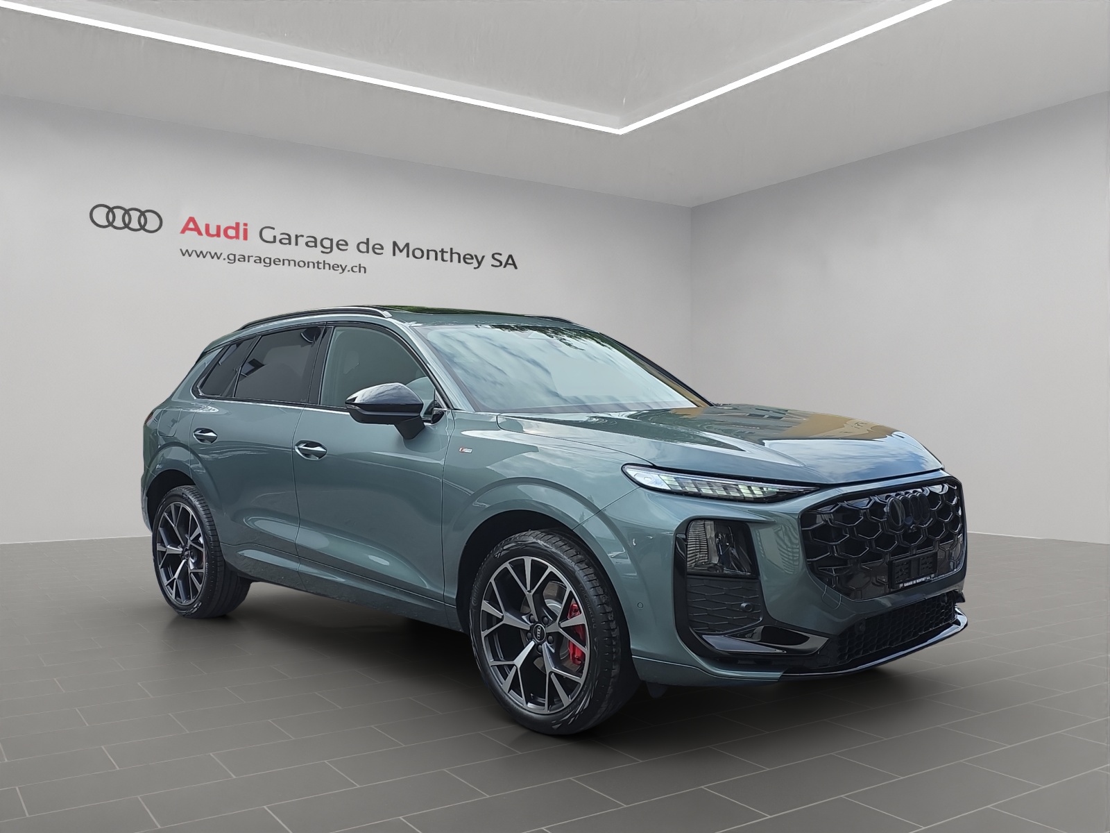 AUDI Q3 SUV TFSI quattro 195 kW S tronic-image-1