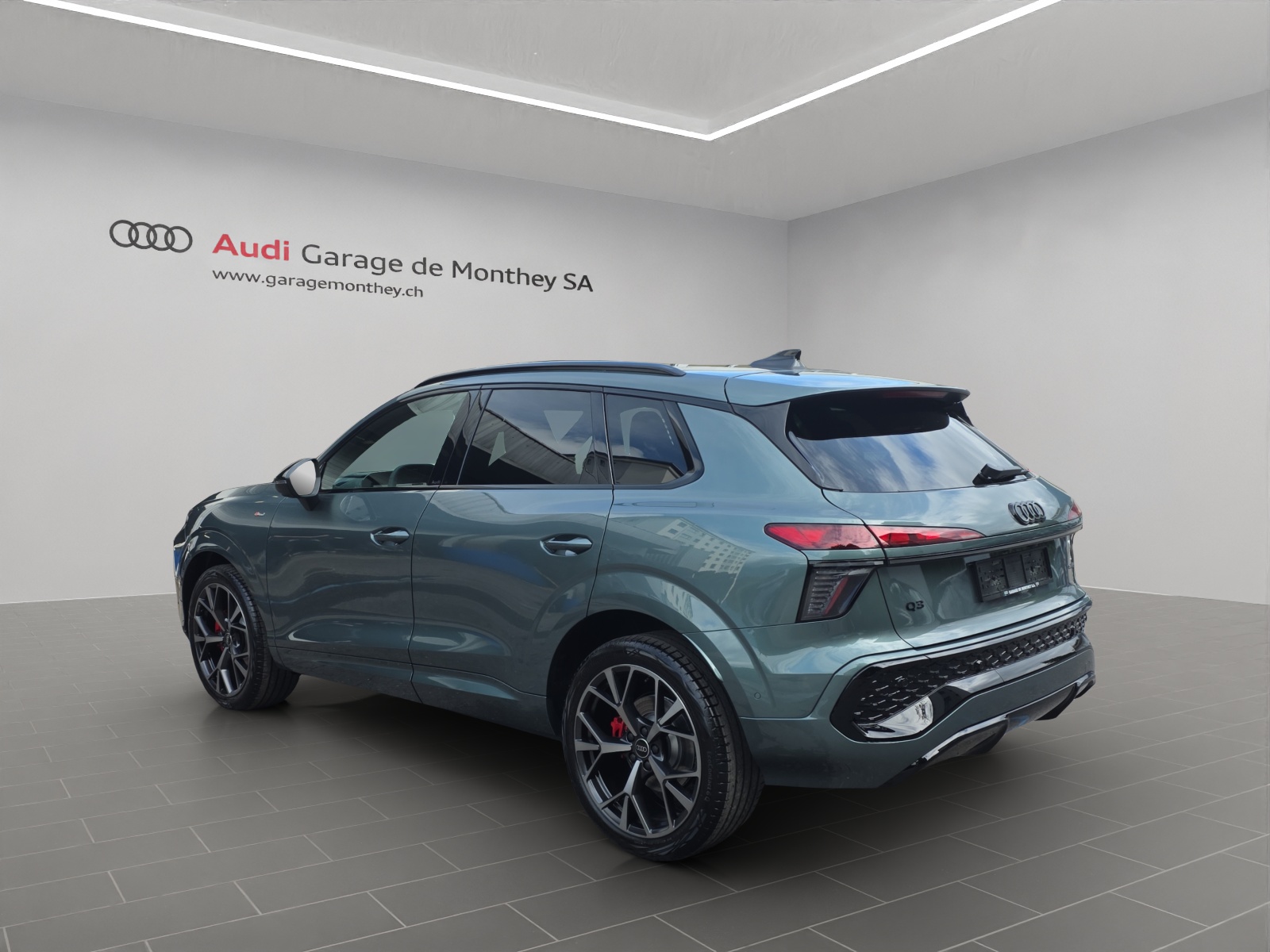 AUDI Q3 SUV TFSI quattro 195 kW S tronic-image-3