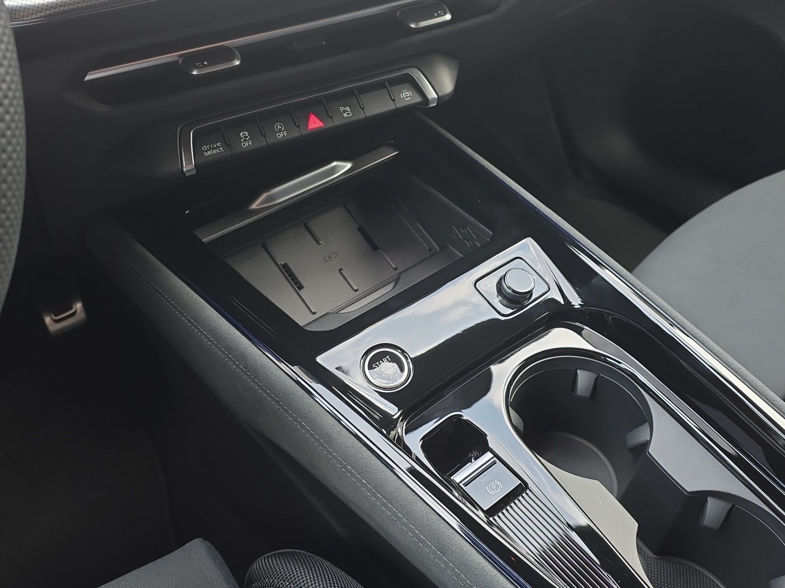 AUDI Q3 SUV TFSI quattro 195 kW S tronic-image-12
