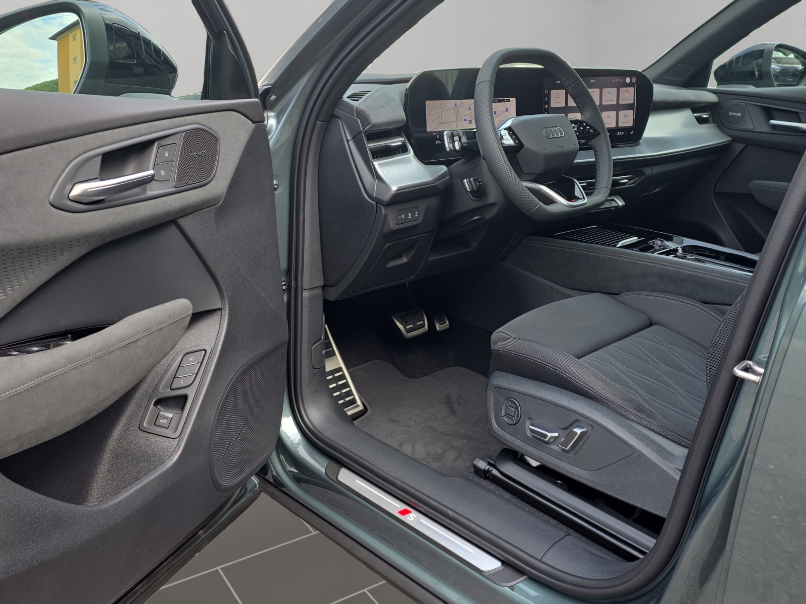 AUDI Q3 SUV TFSI quattro 195 kW S tronic-image-4