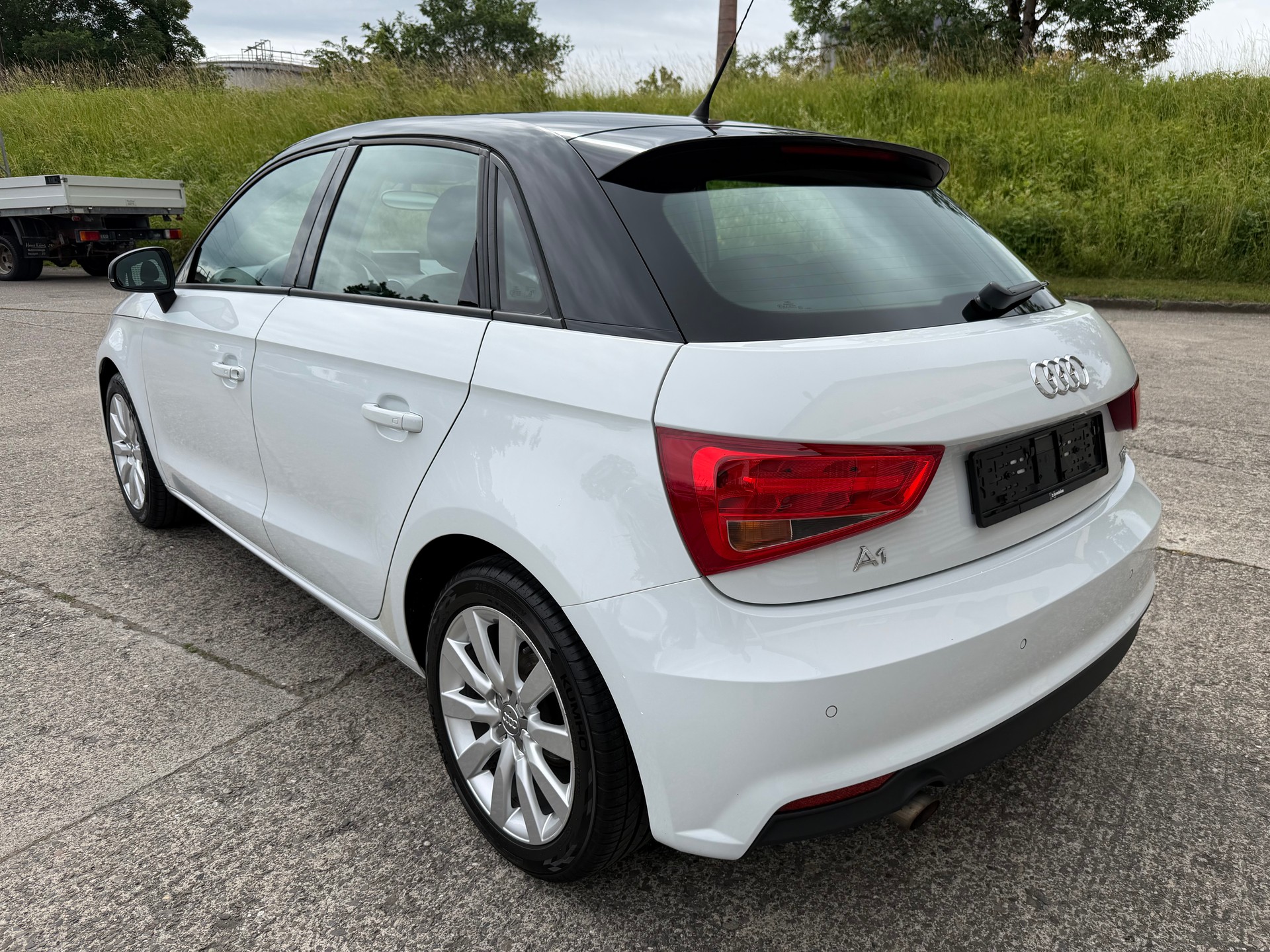 AUDI A1 Sportback 1.0 TFSI-image-2