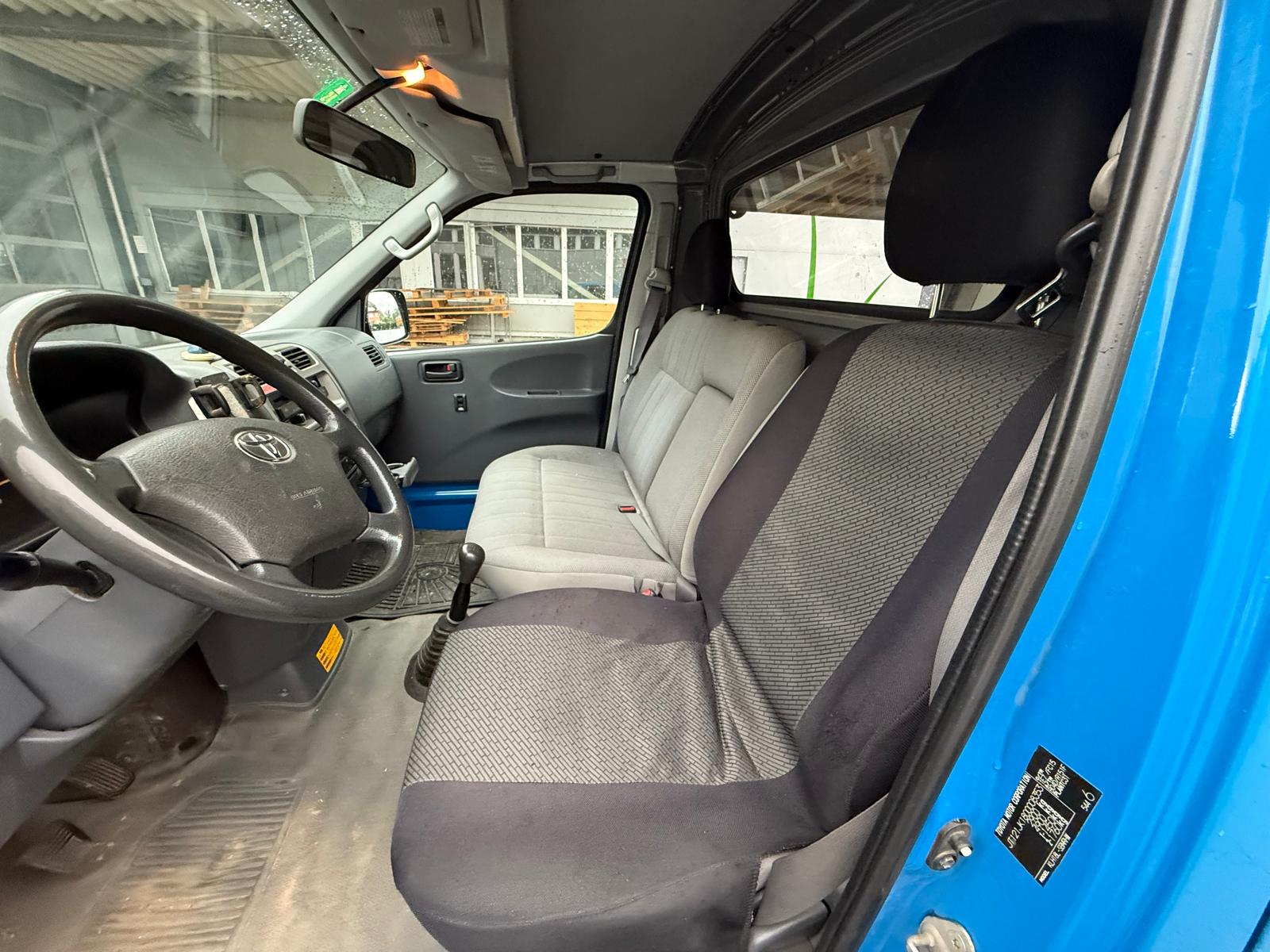 TOYOTA Hiace D-4D Kombi 4WD SWB-image-8