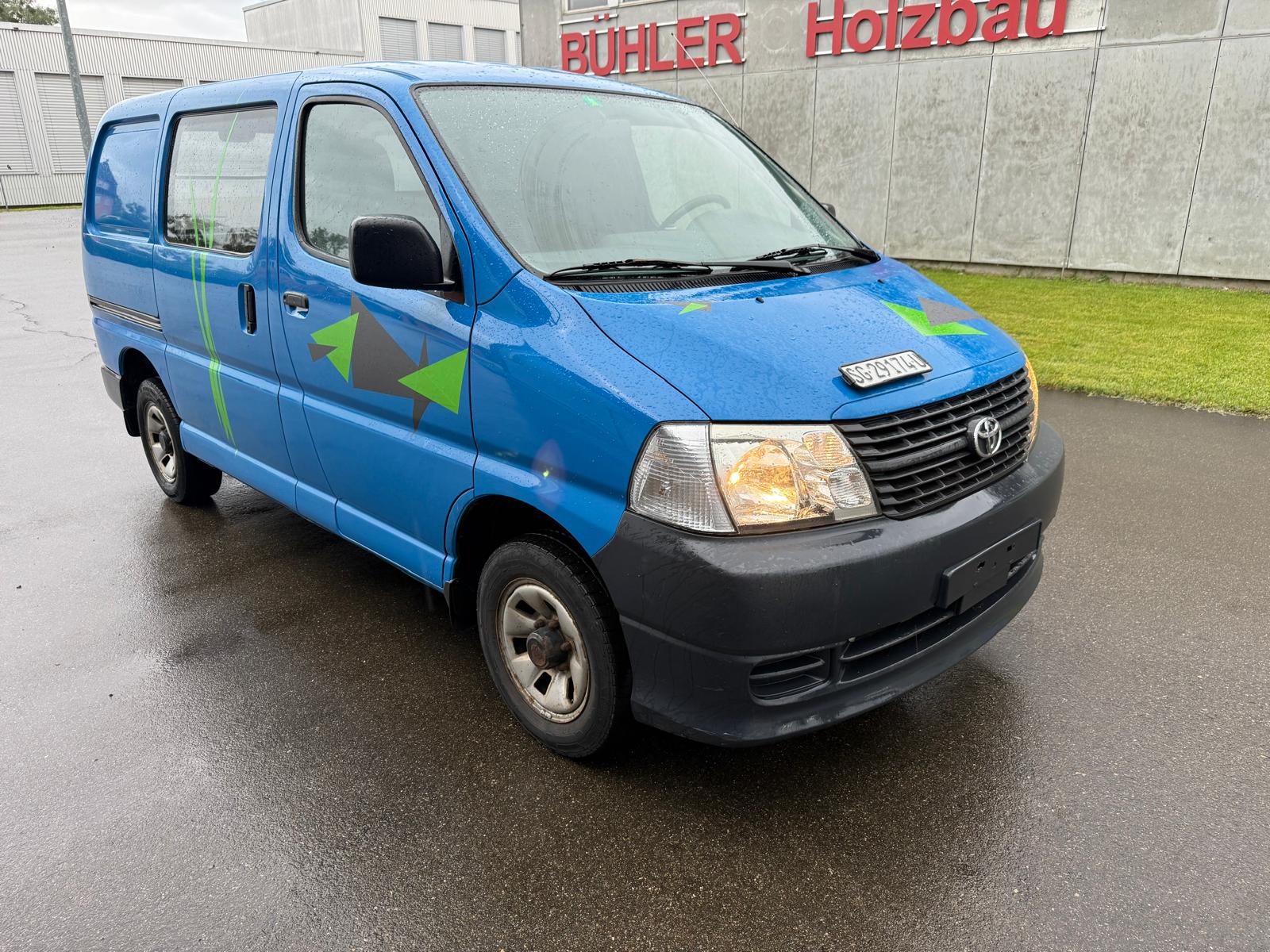 TOYOTA Hiace D-4D Kombi 4WD SWB