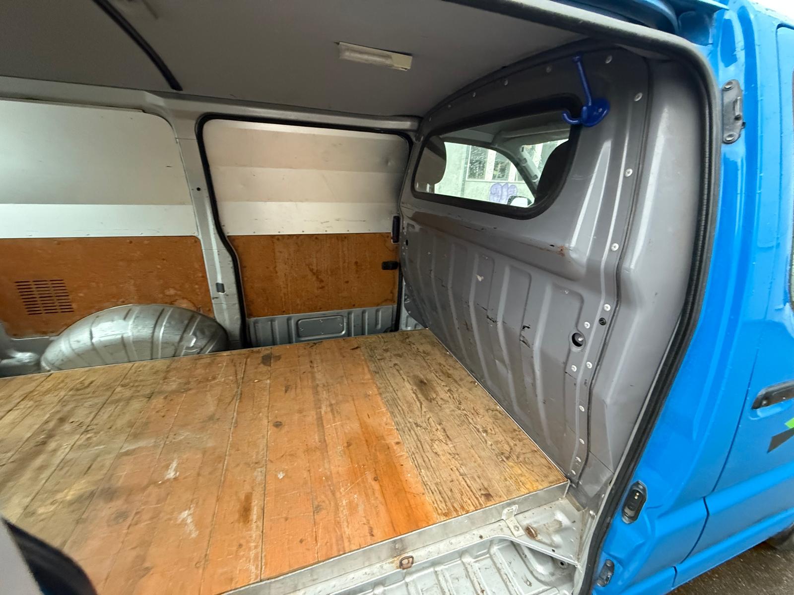 TOYOTA Hiace D-4D Kombi 4WD SWB-image-11