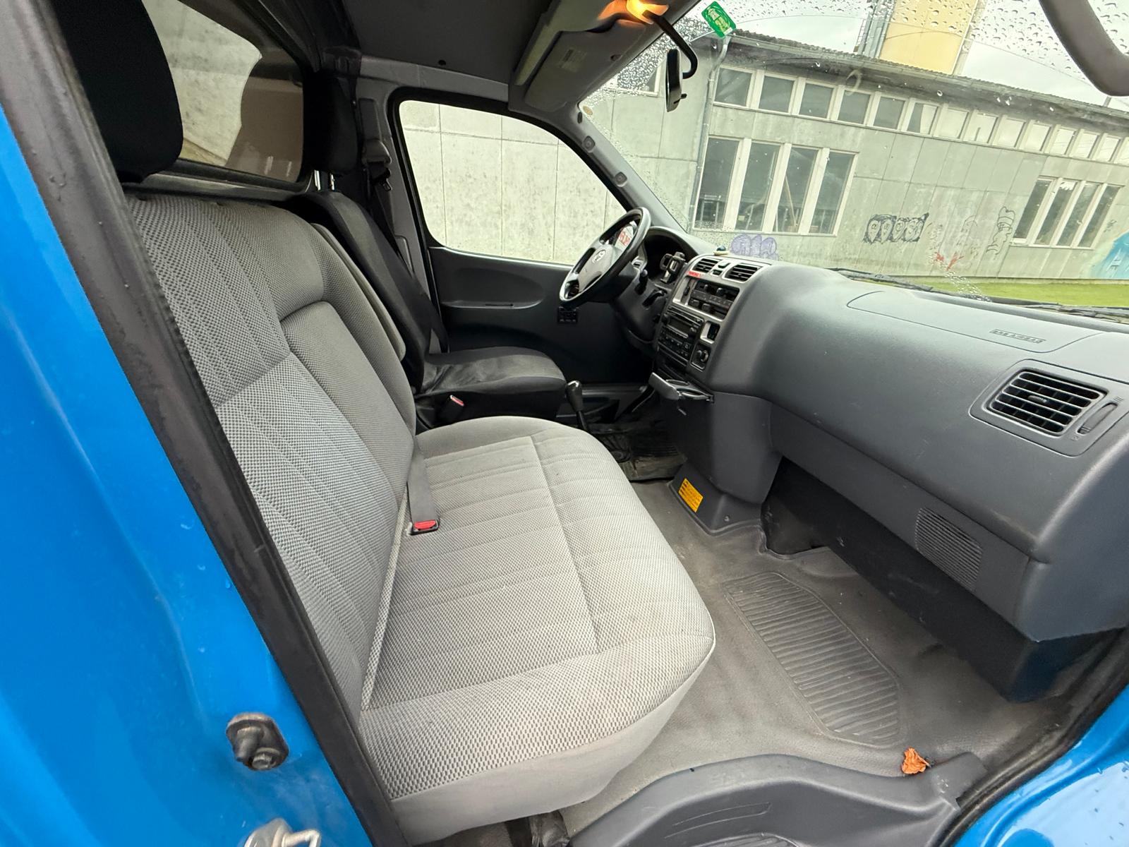 TOYOTA Hiace D-4D Kombi 4WD SWB-image-7