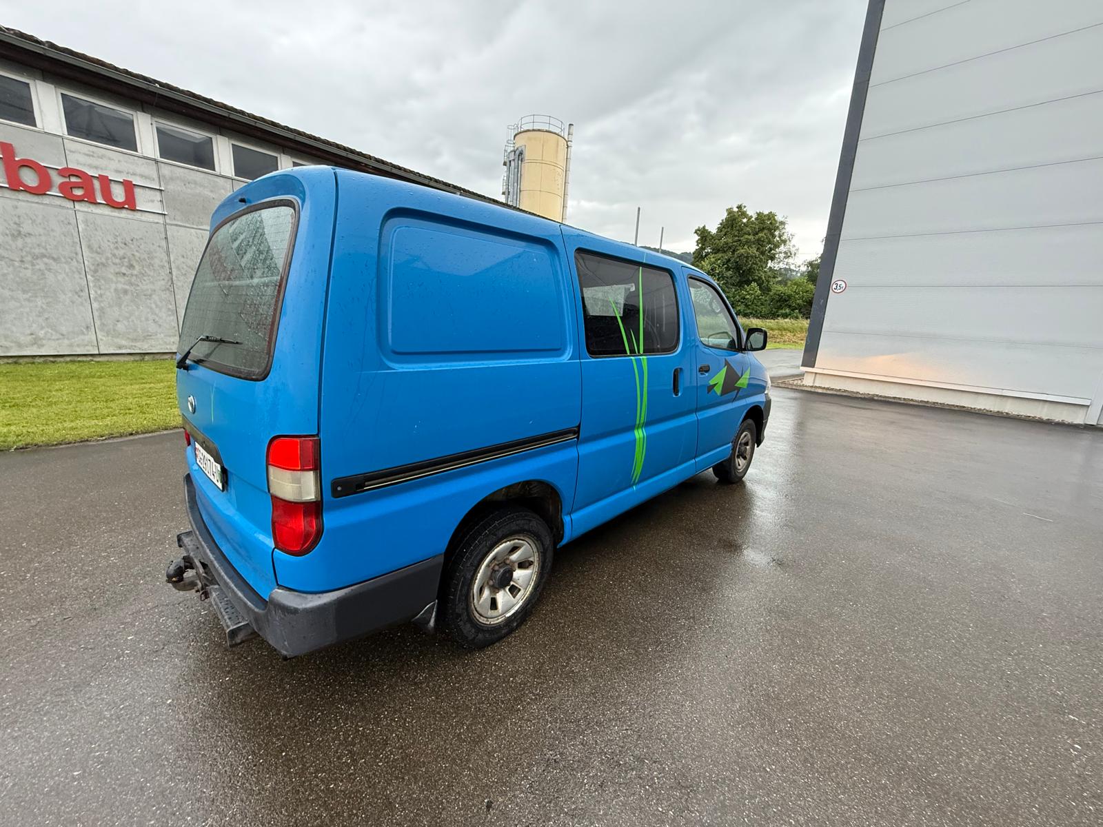 TOYOTA Hiace D-4D Kombi 4WD SWB-image-4