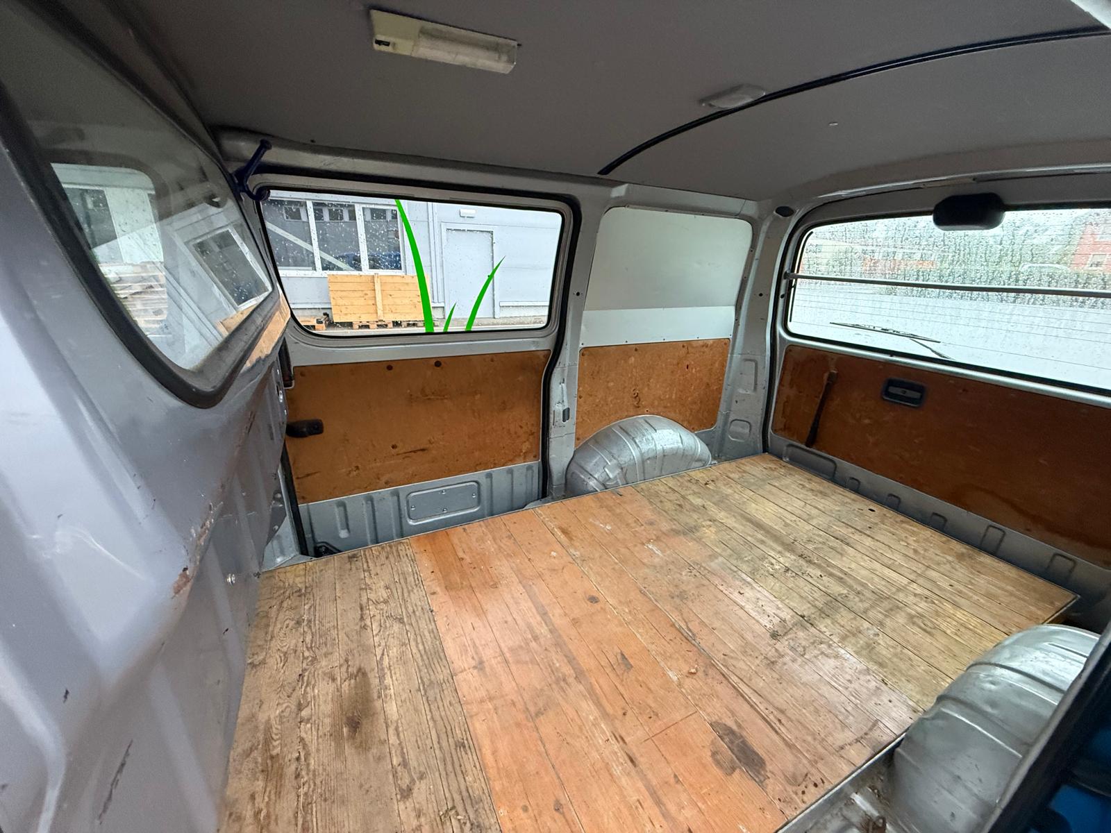 TOYOTA Hiace D-4D Kombi 4WD SWB-image-10
