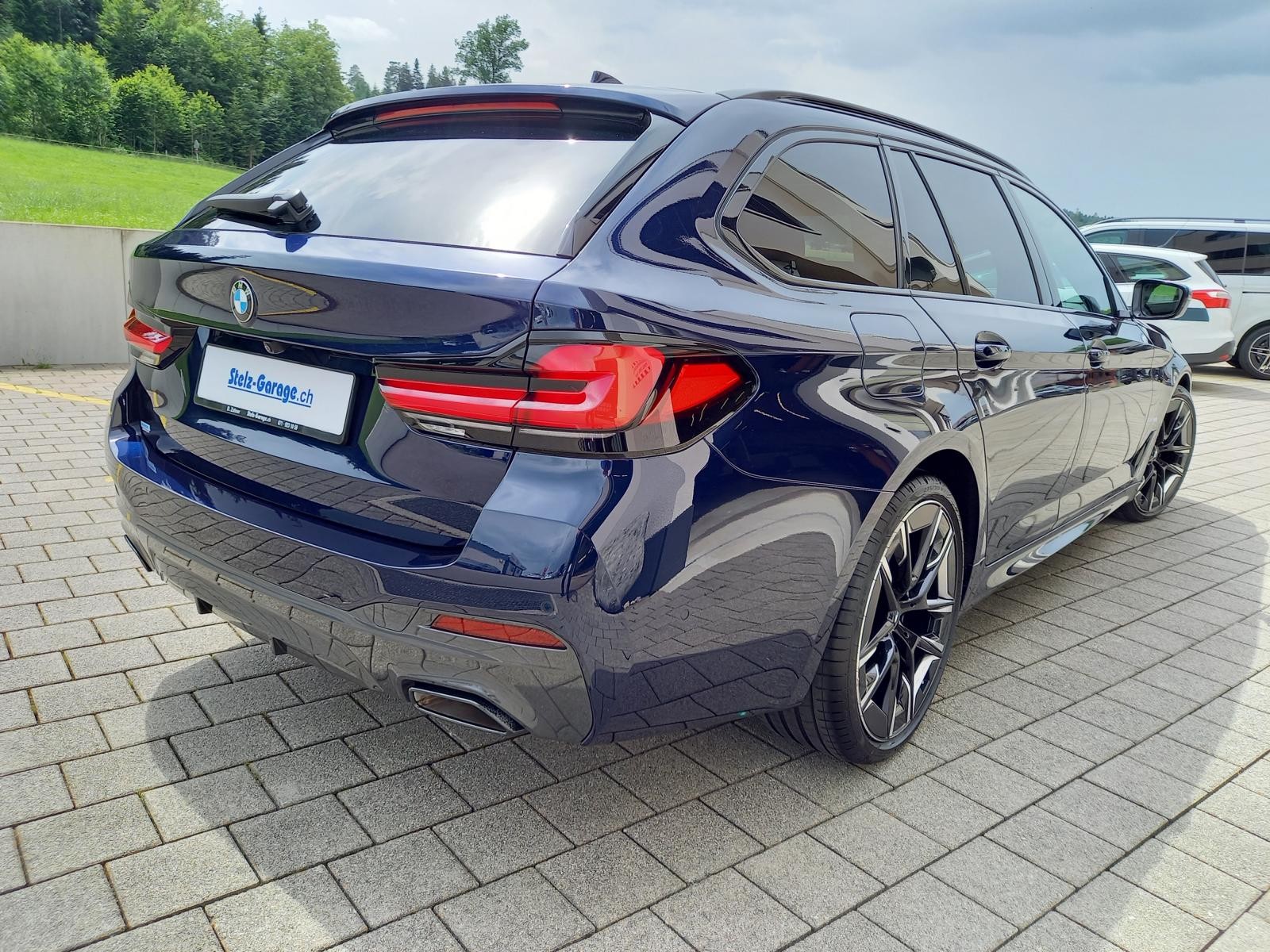 BMW 520d xDrive 48V Touring M Sport Steptronic-showroom-element-1