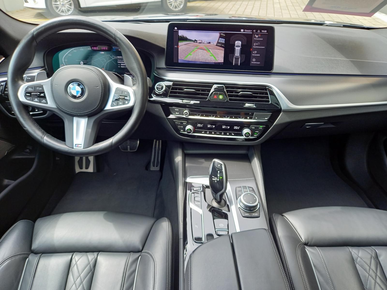 BMW 520d xDrive 48V Touring M Sport Steptronic-image-5