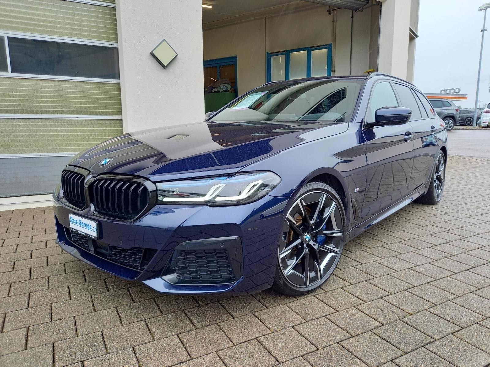 BMW 520d xDrive 48V Touring M Sport Steptronic-image-0