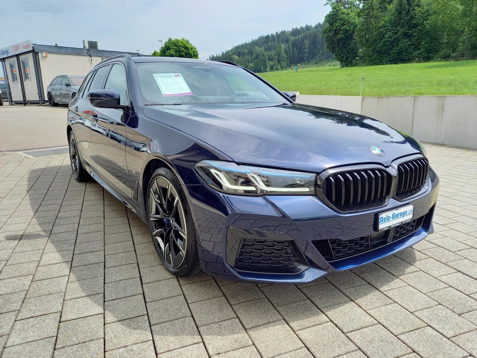 BMW 520d xDrive 48V Touring M Sport Steptronic-showroom-element-3