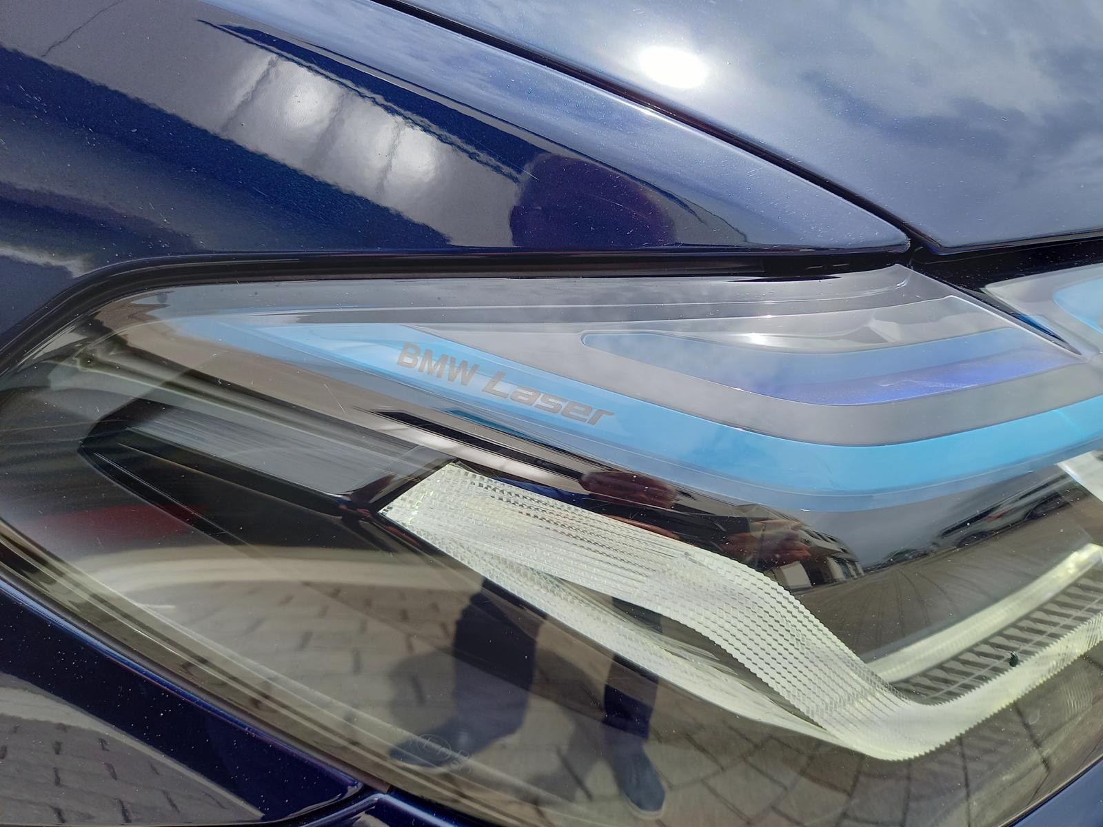 BMW 520d xDrive 48V Touring M Sport Steptronic-image-4
