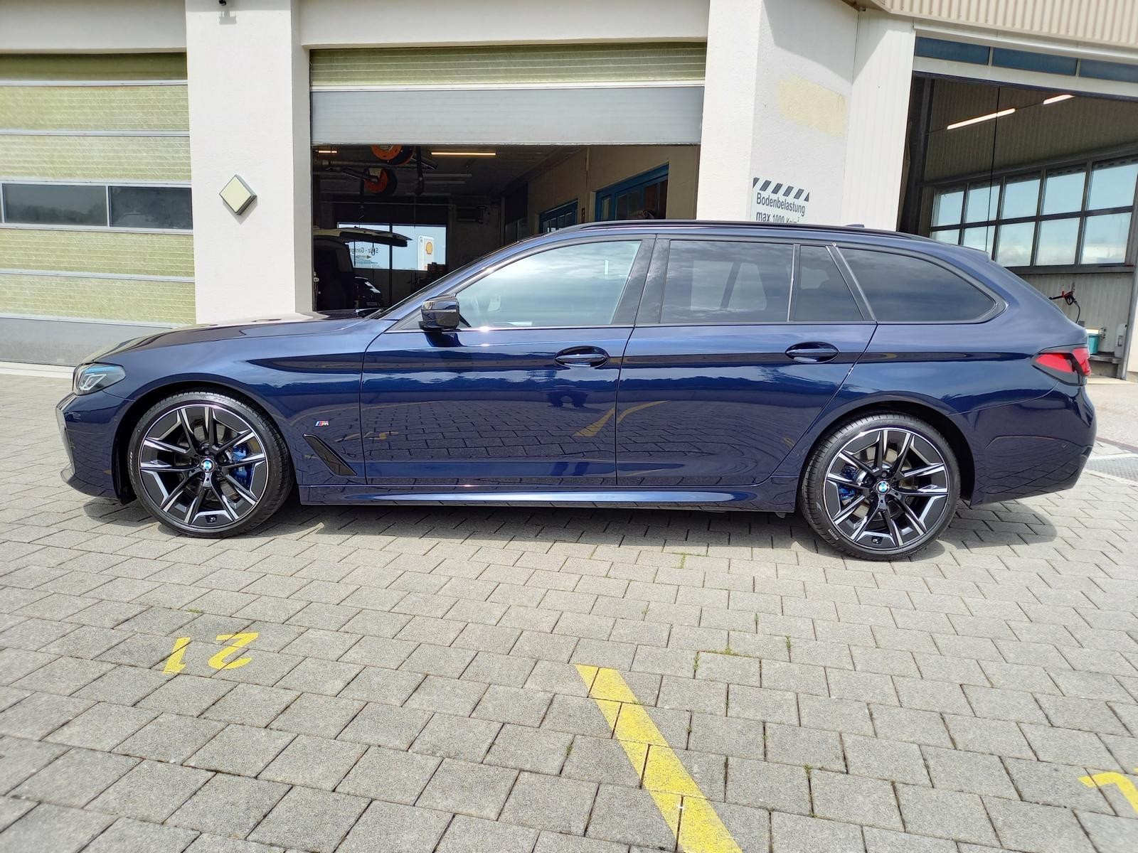 BMW 520d xDrive 48V Touring M Sport Steptronic-showroom-element-2