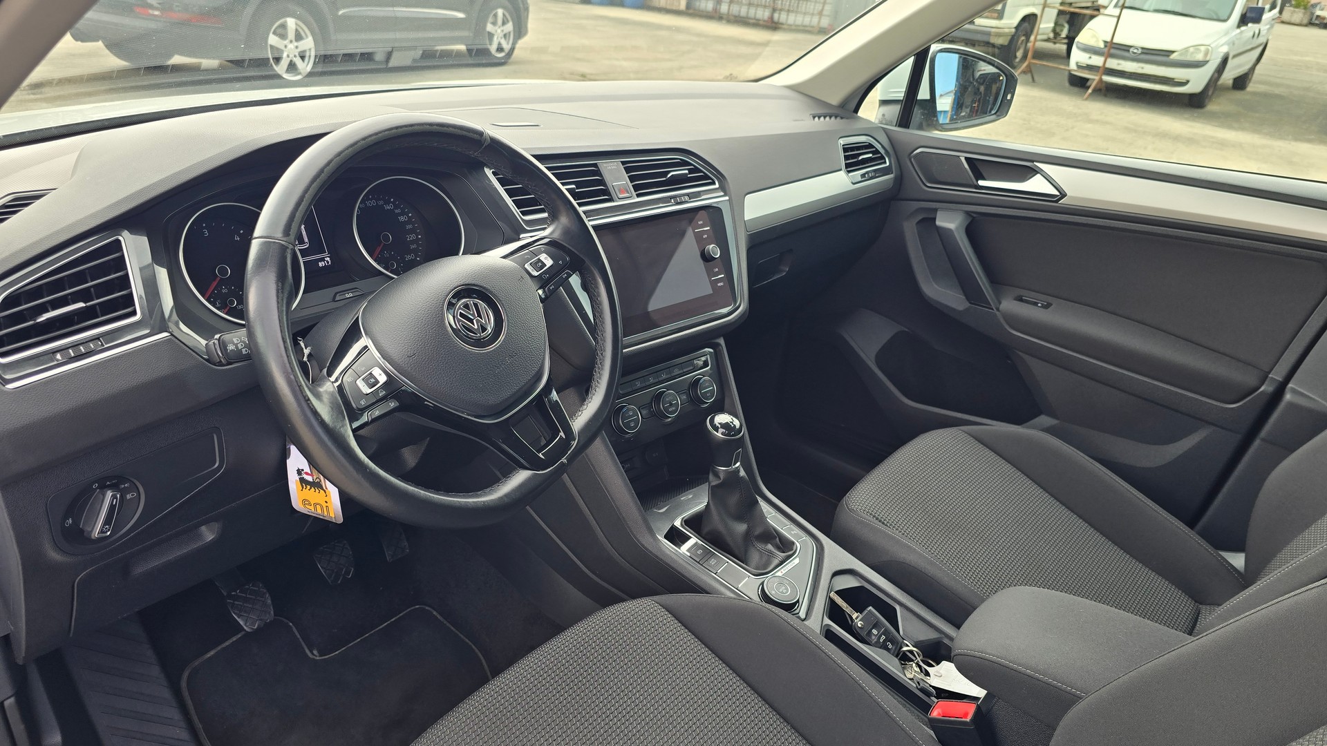 VW Tiguan 2.0 TDI SCR Comfortline 4Motion-image-8