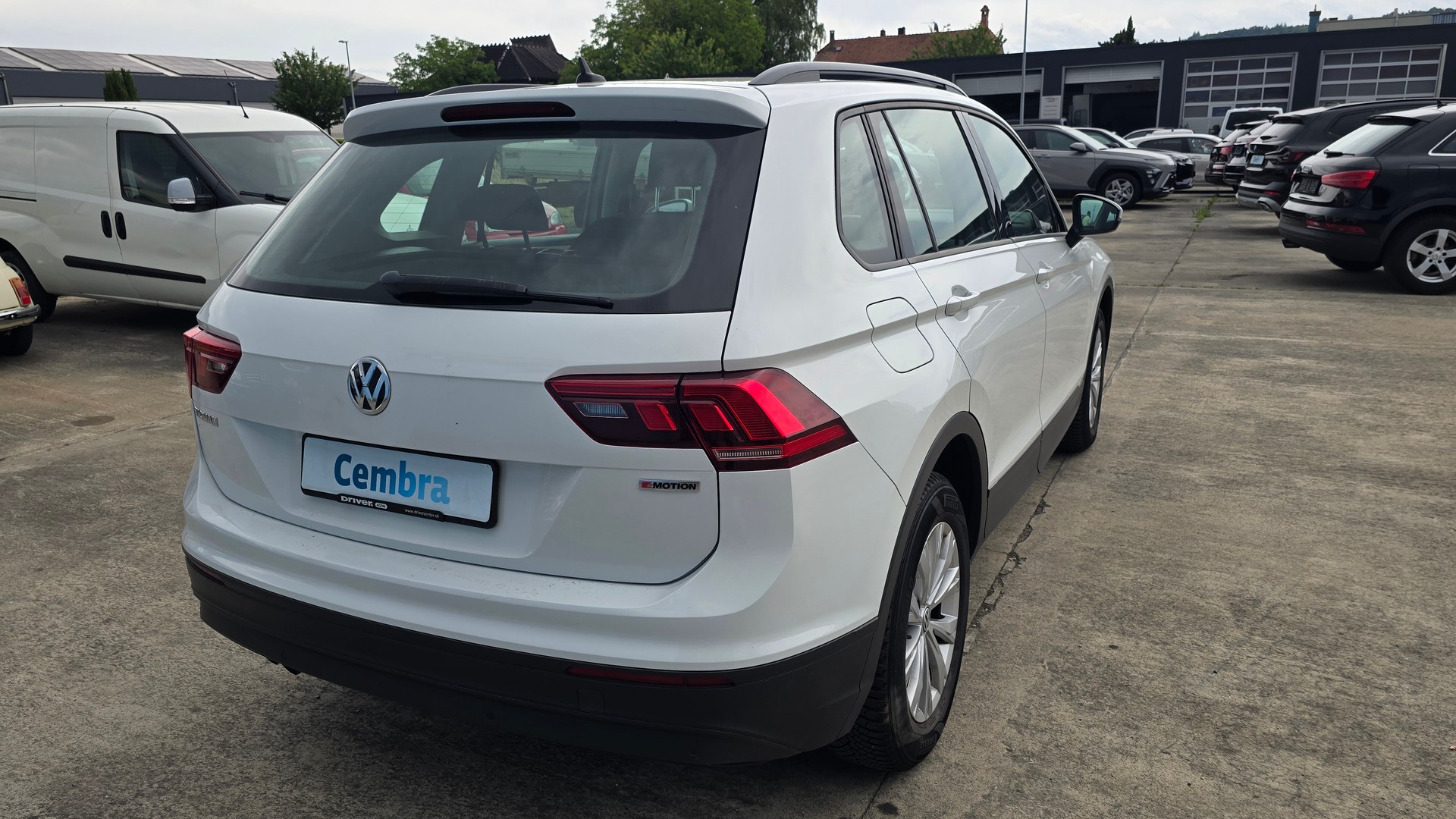 VW Tiguan 2.0 TDI SCR Comfortline 4Motion-image-3