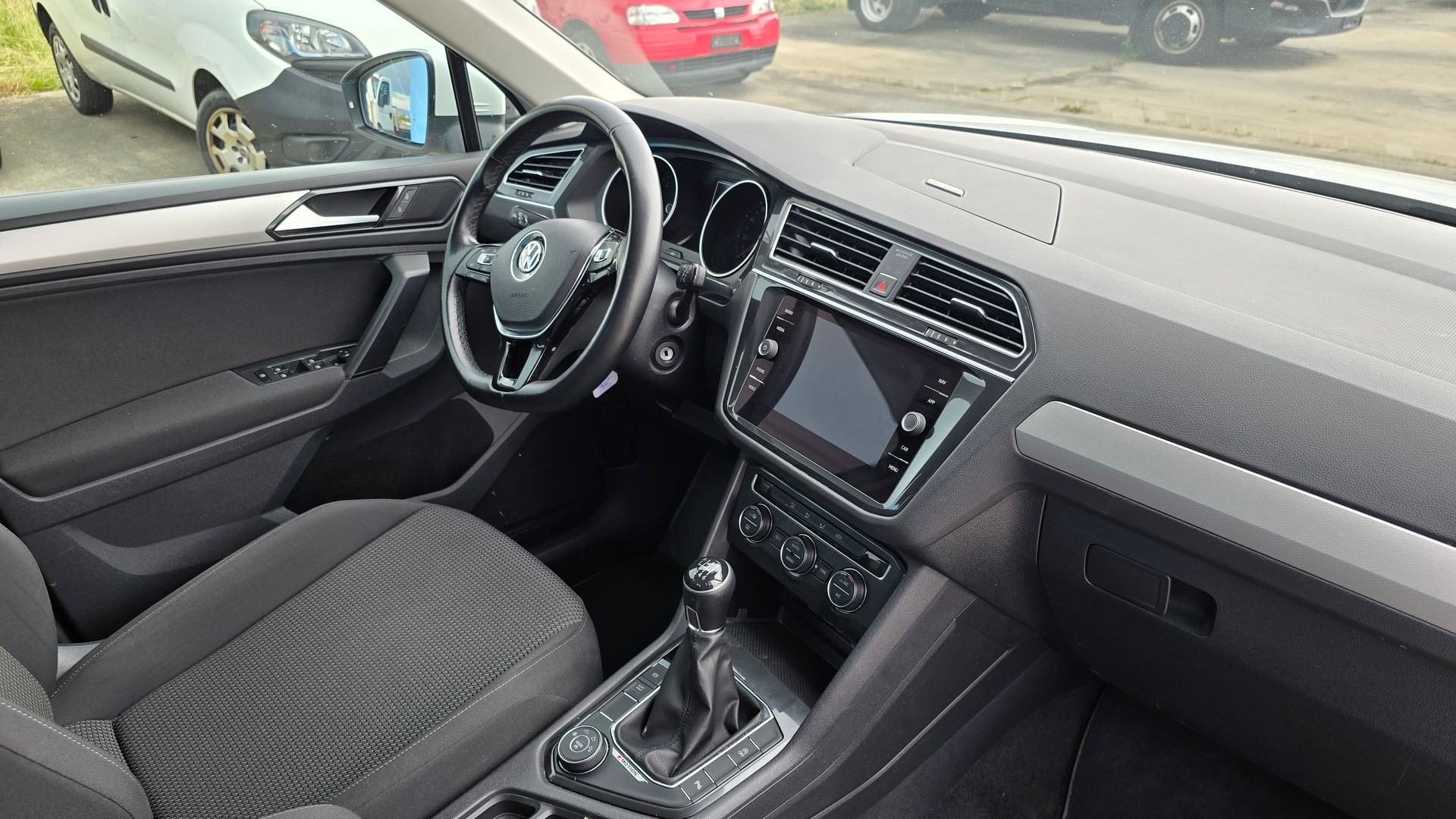 VW Tiguan 2.0 TDI SCR Comfortline 4Motion-image-7
