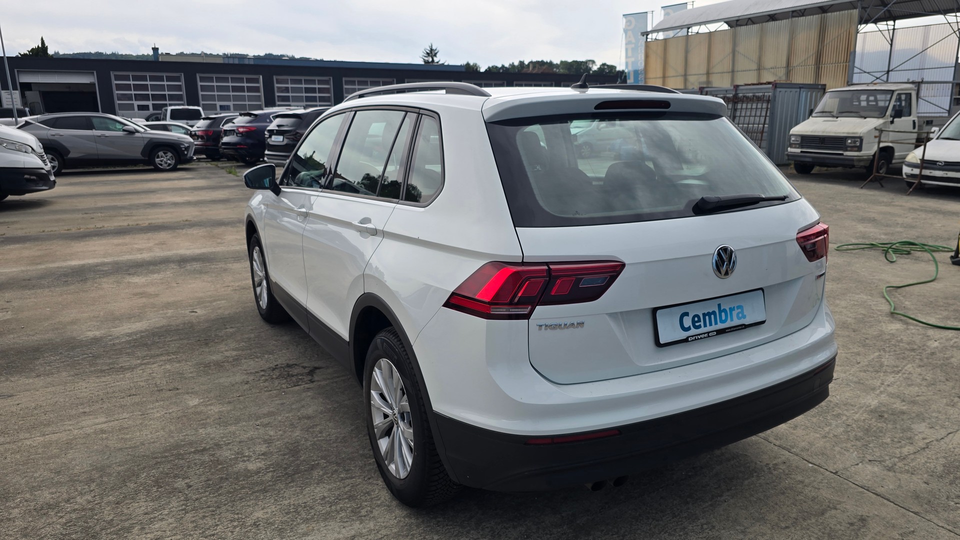 VW Tiguan 2.0 TDI SCR Comfortline 4Motion-image-2