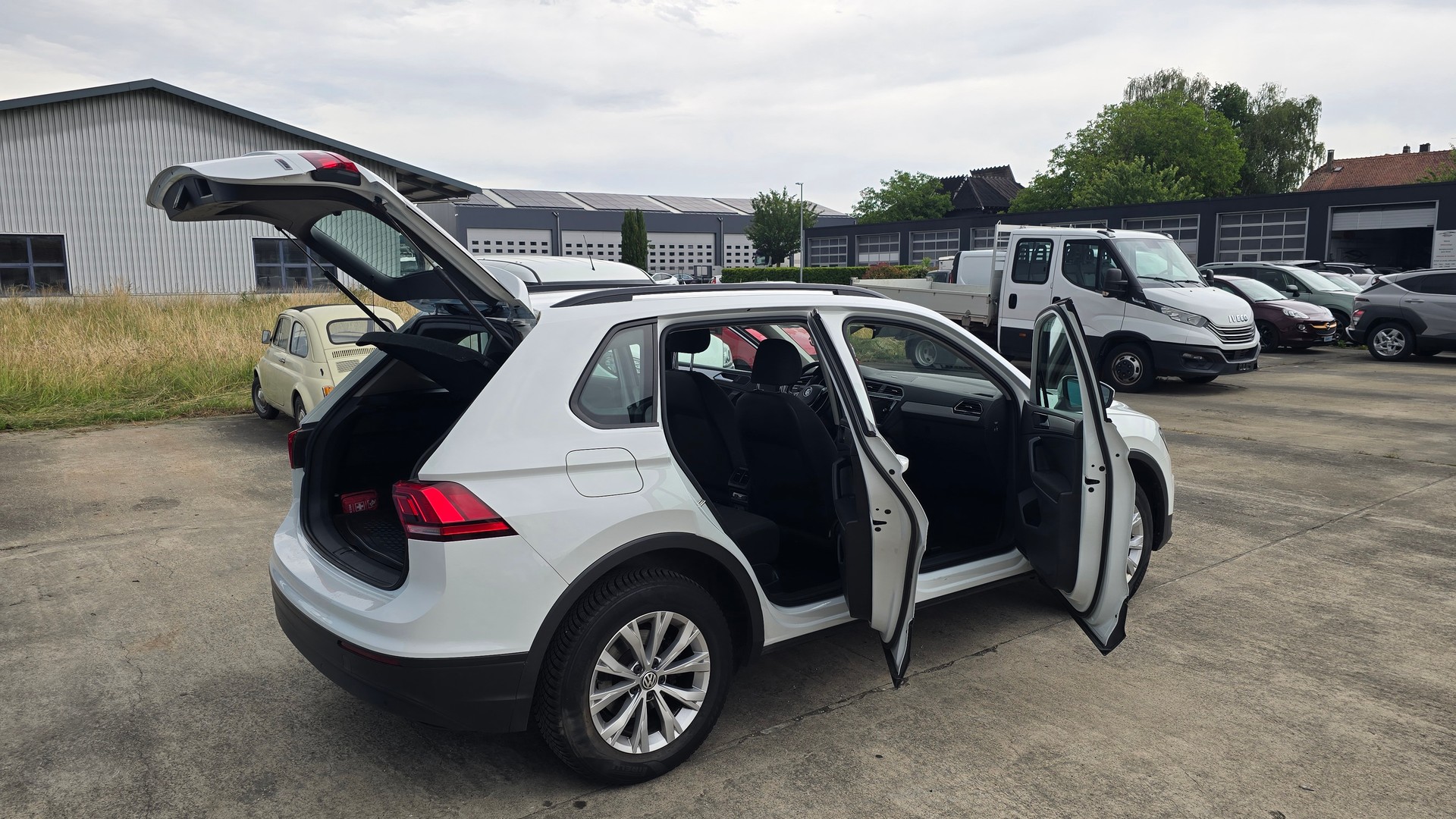 VW Tiguan 2.0 TDI SCR Comfortline 4Motion-image-4