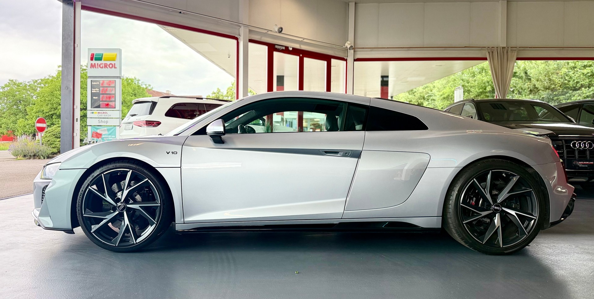 AUDI R8 Coupé S-Tronic-image-7