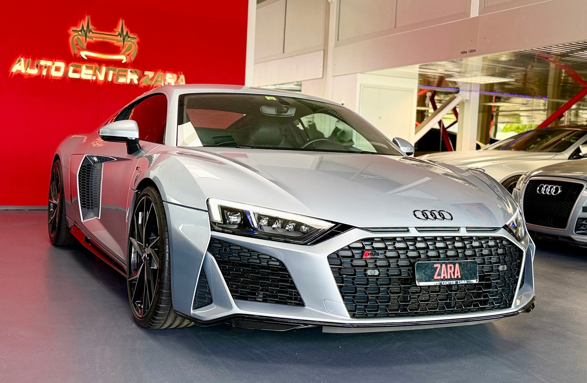 AUDI R8 Coupé S-Tronic-image-2
