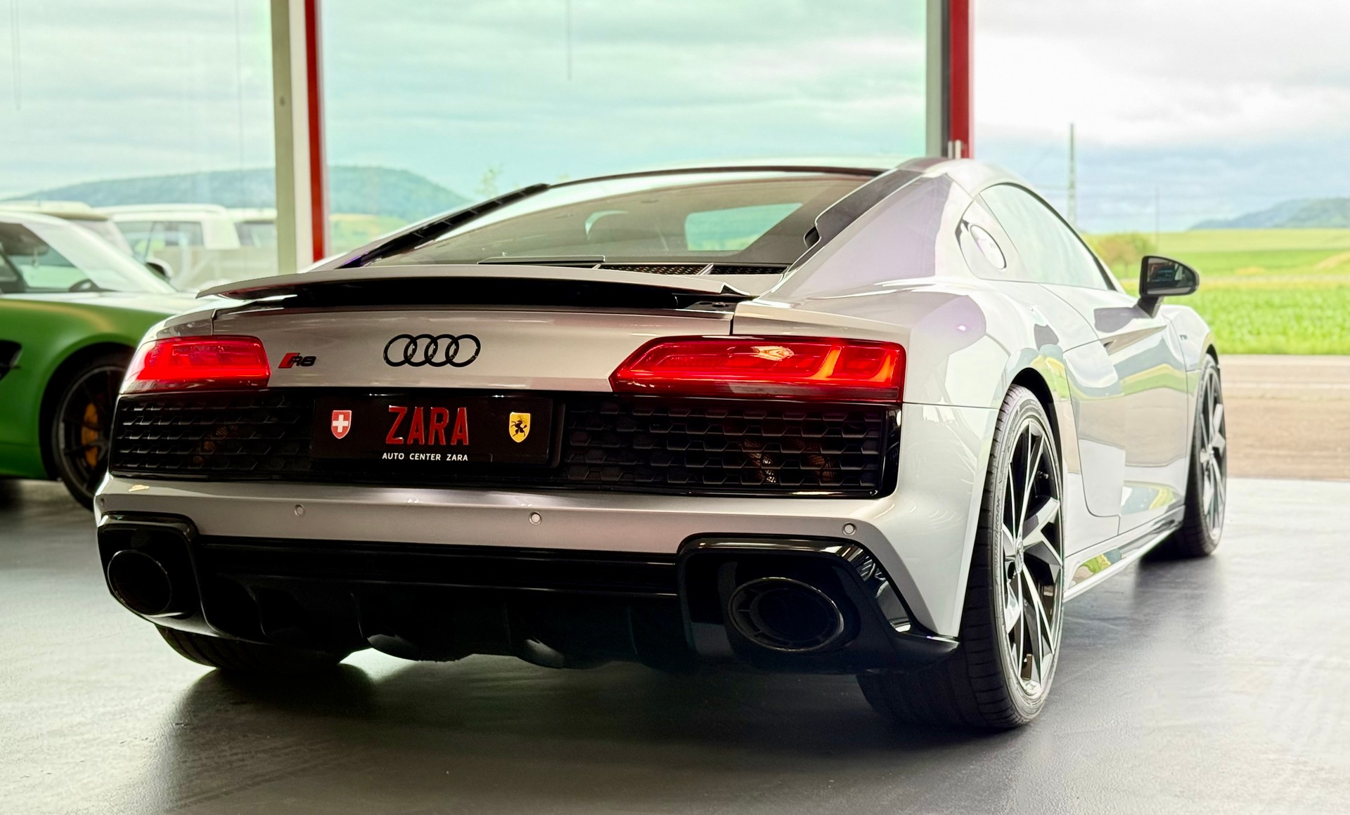 AUDI R8 Coupé S-Tronic-image-13