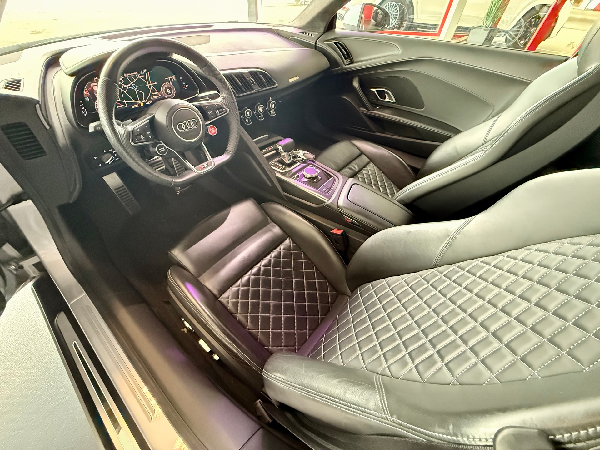 AUDI R8 Coupé S-Tronic-image-19
