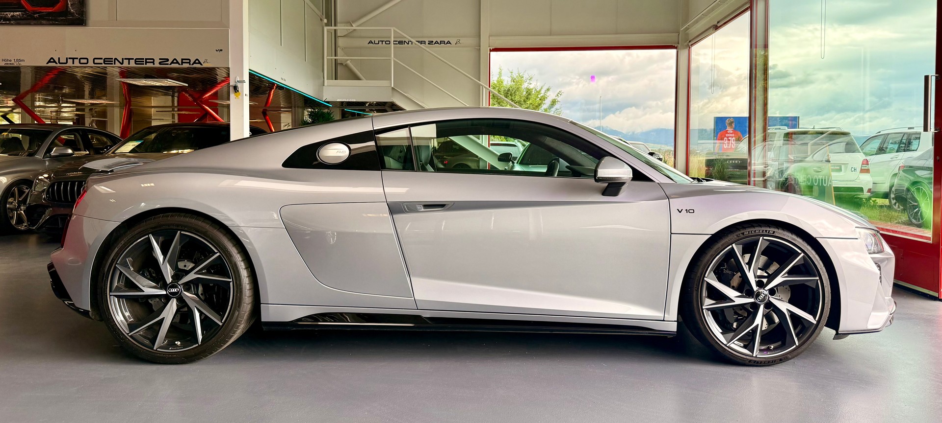 AUDI R8 Coupé S-Tronic-image-16