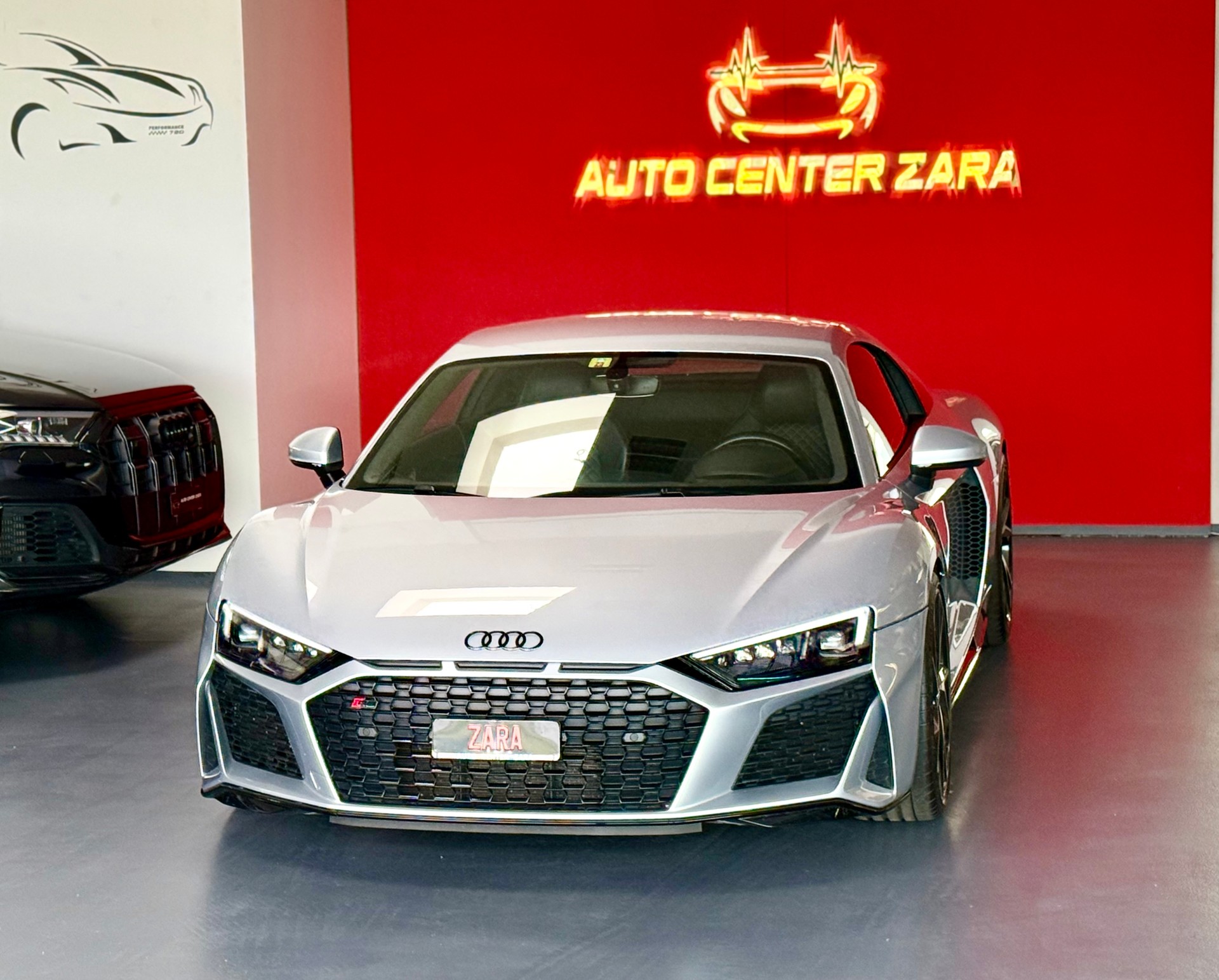 AUDI R8 Coupé S-Tronic-image-4