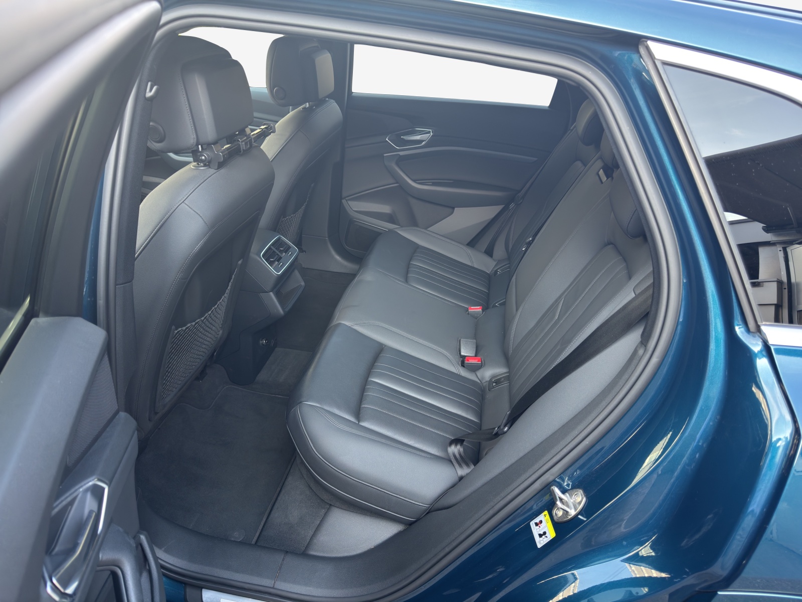 AUDI e-tron 55 Advanced quattro-image-12