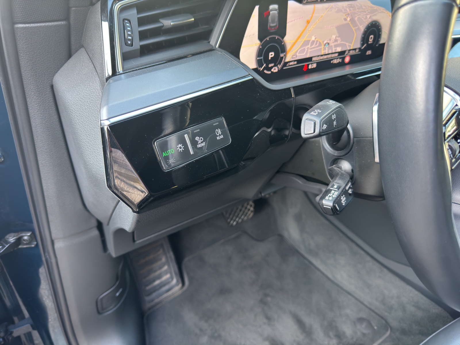 AUDI e-tron 55 Advanced quattro-image-15