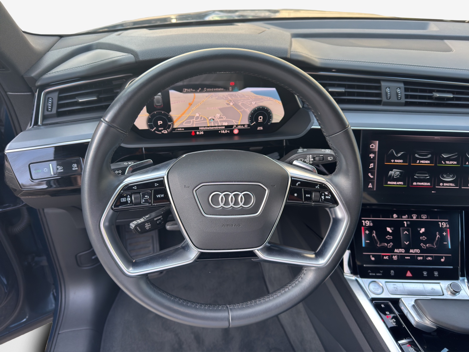 AUDI e-tron 55 Advanced quattro-image-10