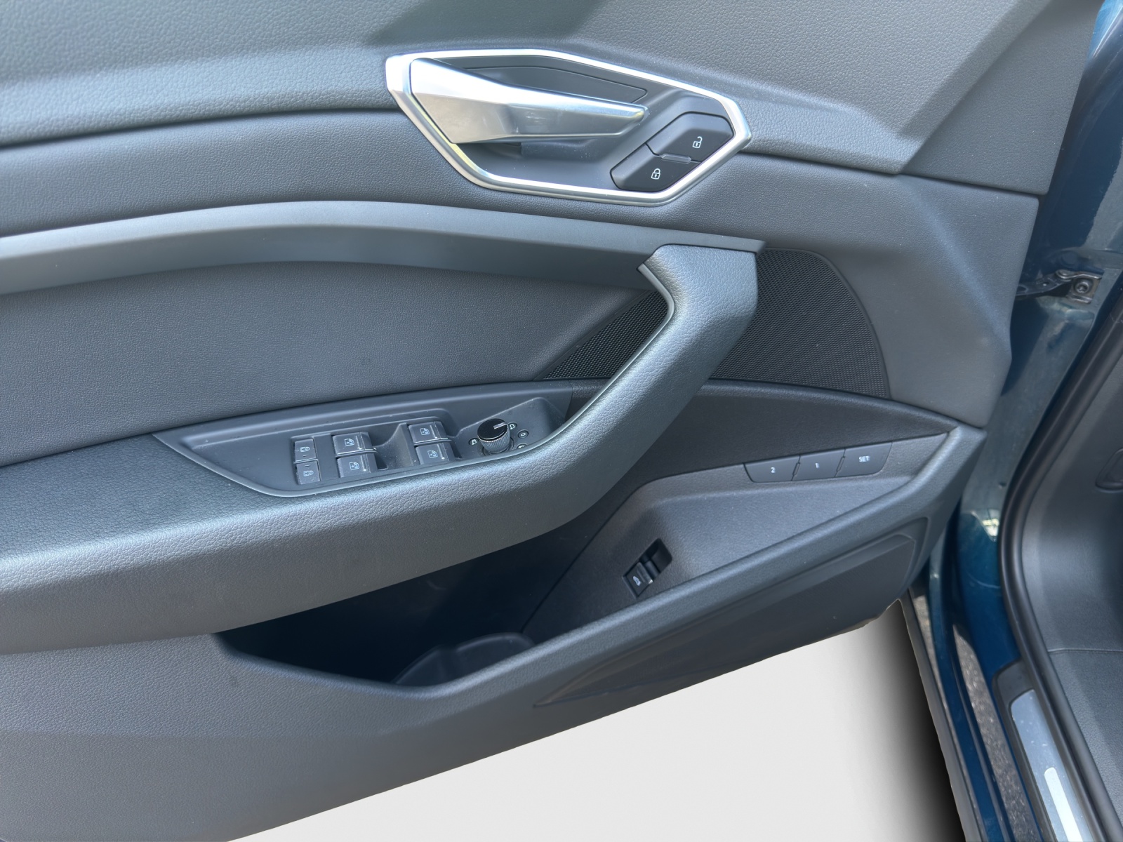 AUDI e-tron 55 Advanced quattro-image-14