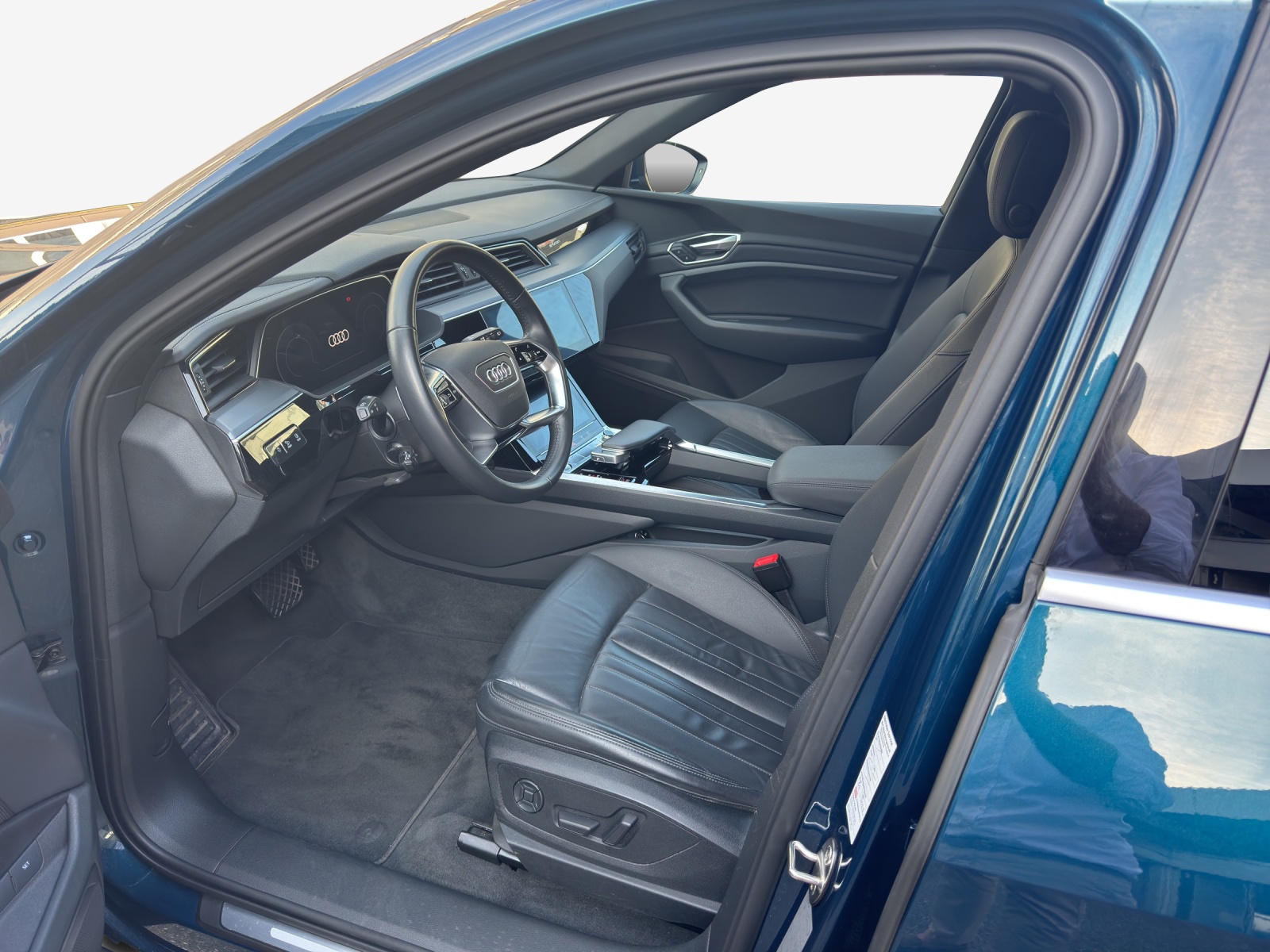 AUDI e-tron 55 Advanced quattro-image-8