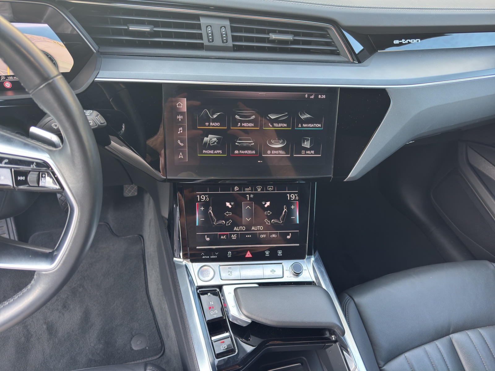 AUDI e-tron 55 Advanced quattro-image-11