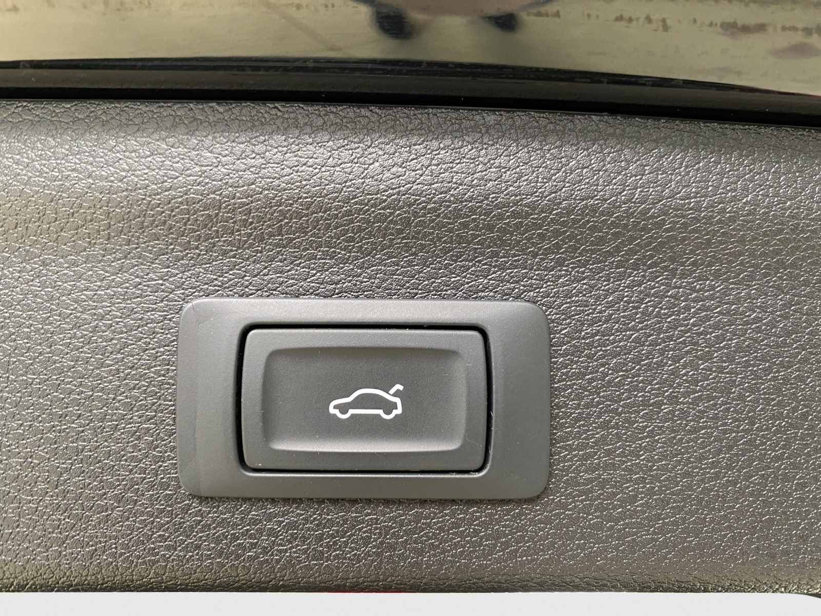 AUDI Q3 35 TDI Attraction quattro S-tronic-image-15