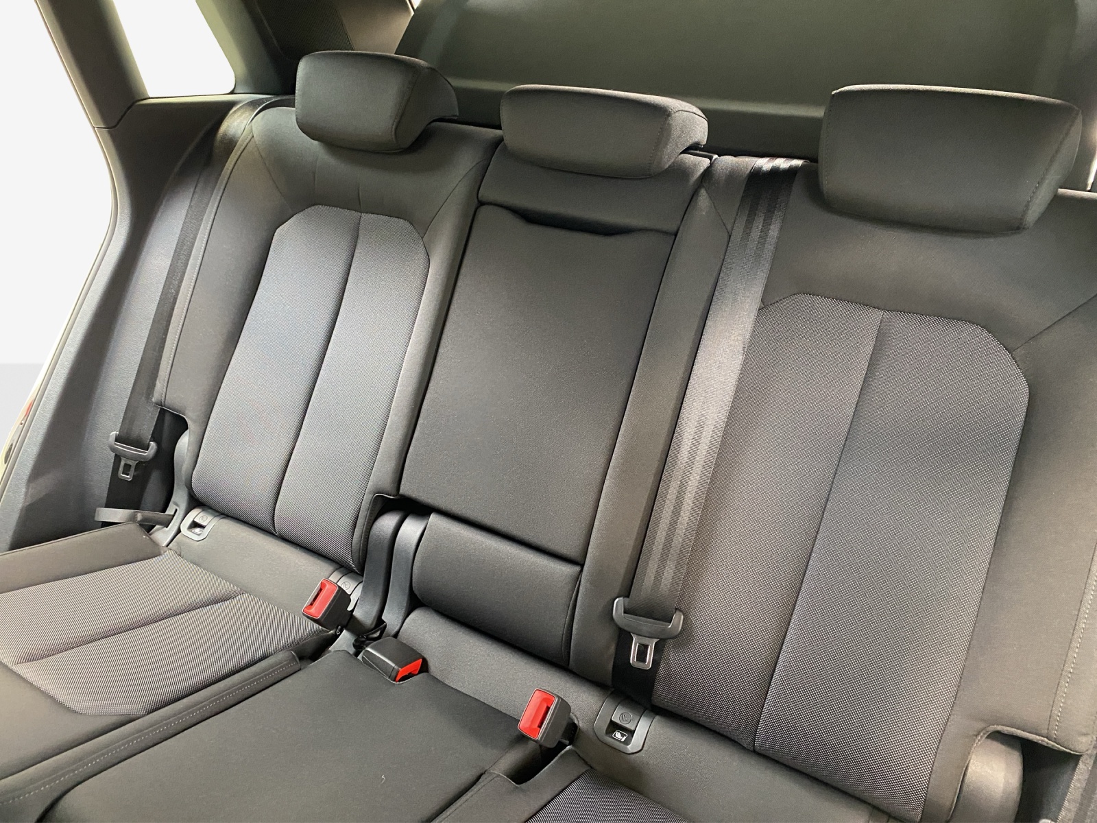 AUDI Q3 35 TDI Attraction quattro S-tronic-image-11