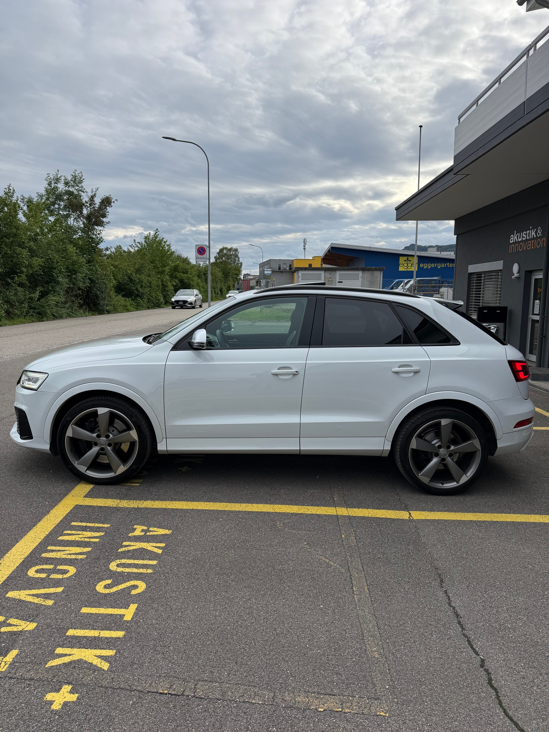 AUDI RS Q3 2.5 TFSI quattro S-tronic-image-4