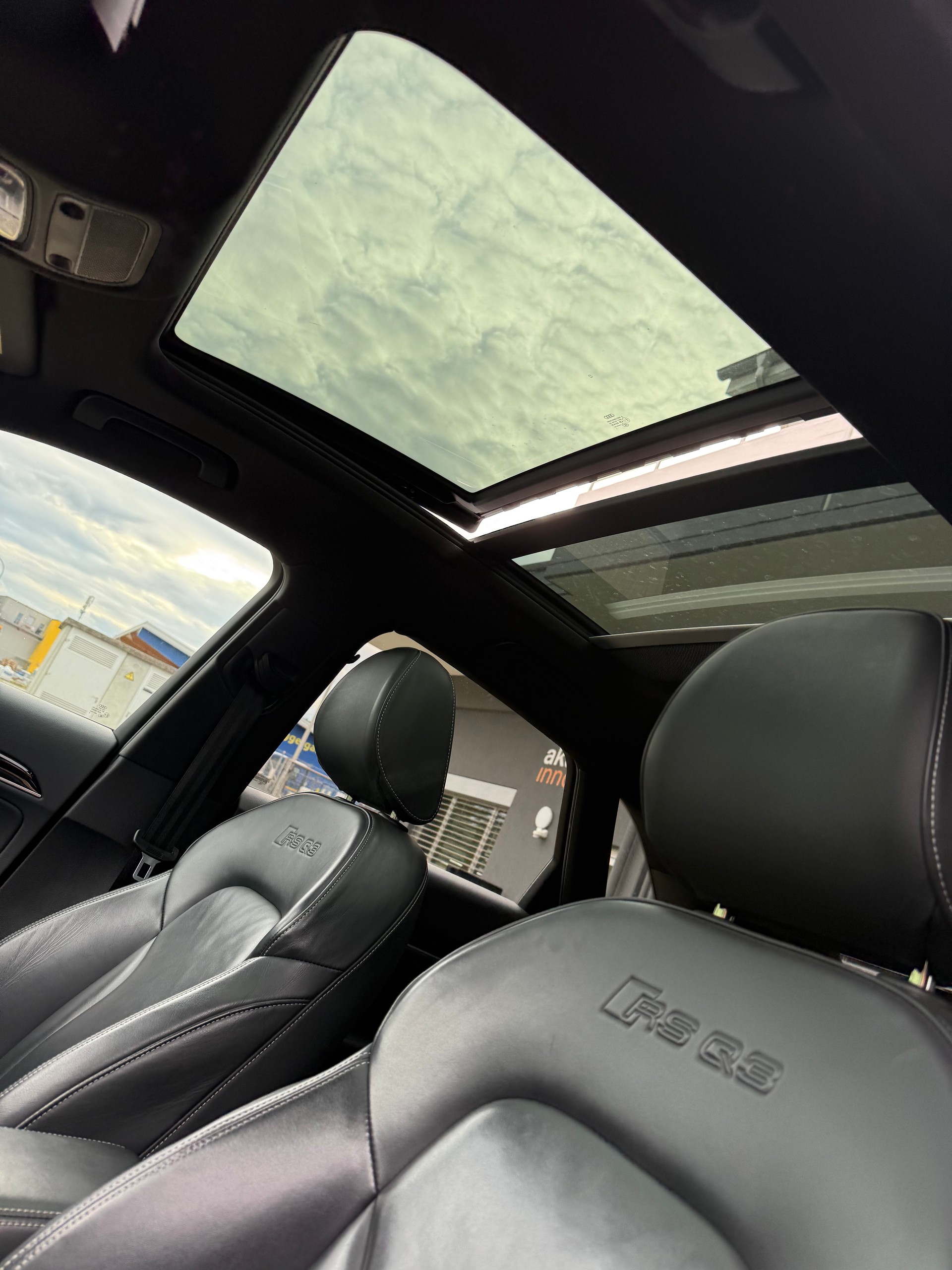AUDI RS Q3 2.5 TFSI quattro S-tronic-image-15