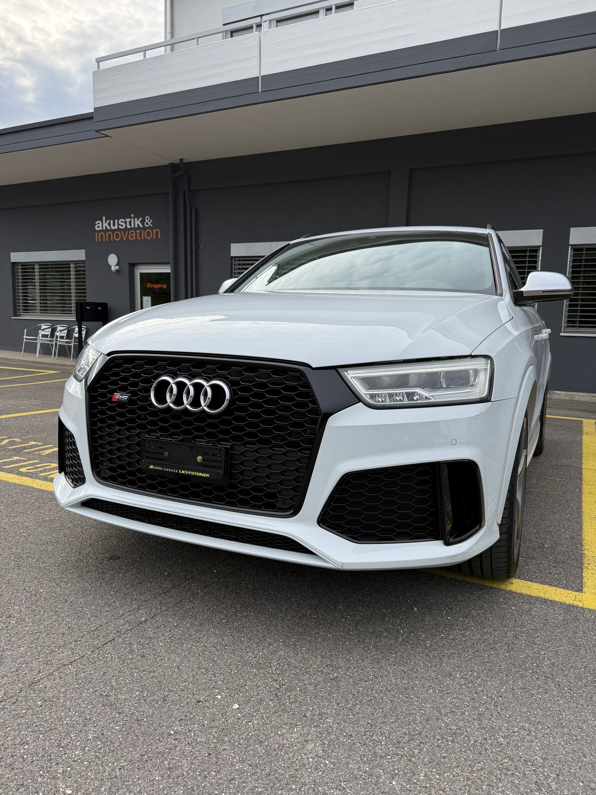 AUDI RS Q3 2.5 TFSI quattro S-tronic-image-3