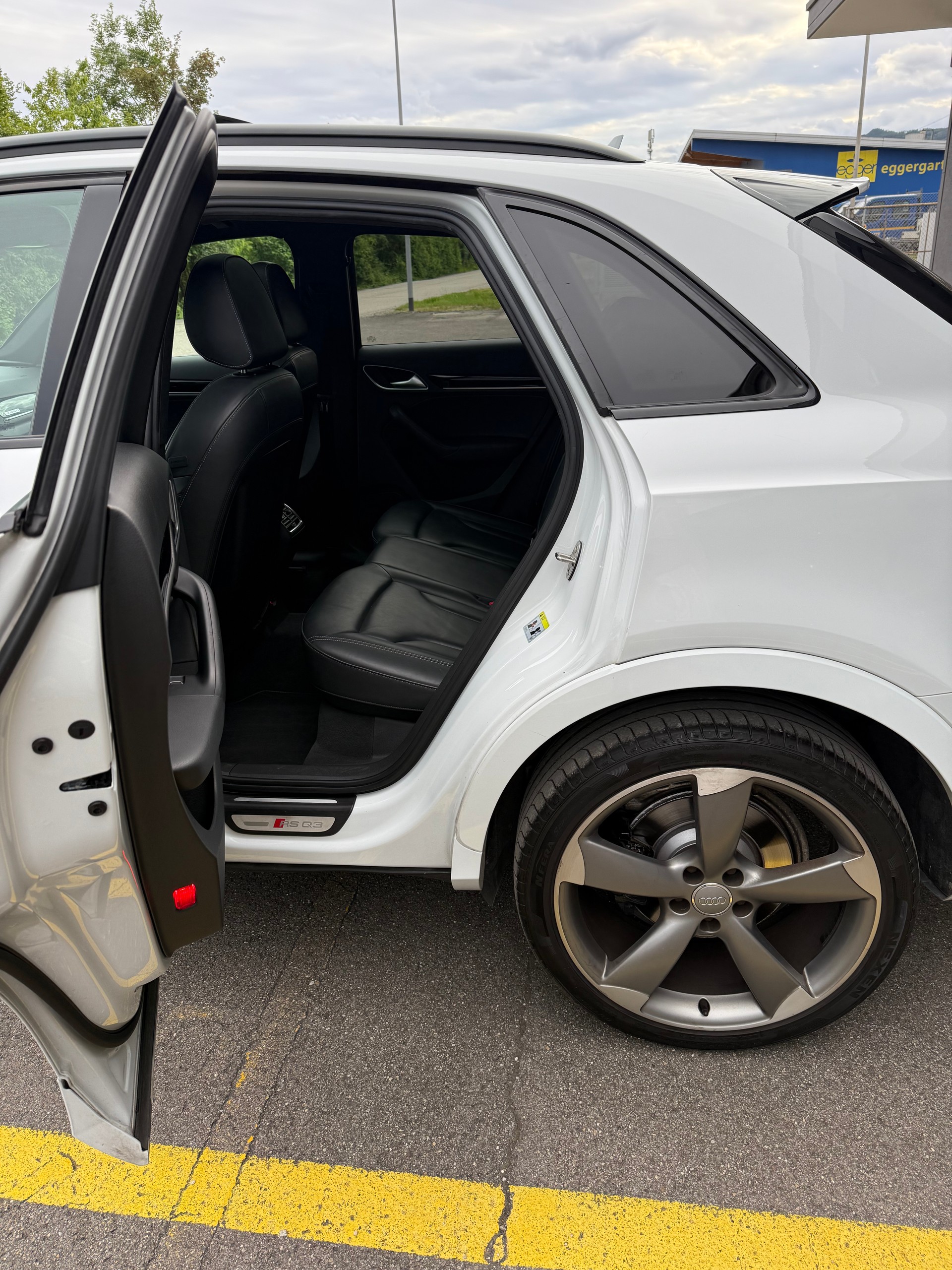 AUDI RS Q3 2.5 TFSI quattro S-tronic-image-10