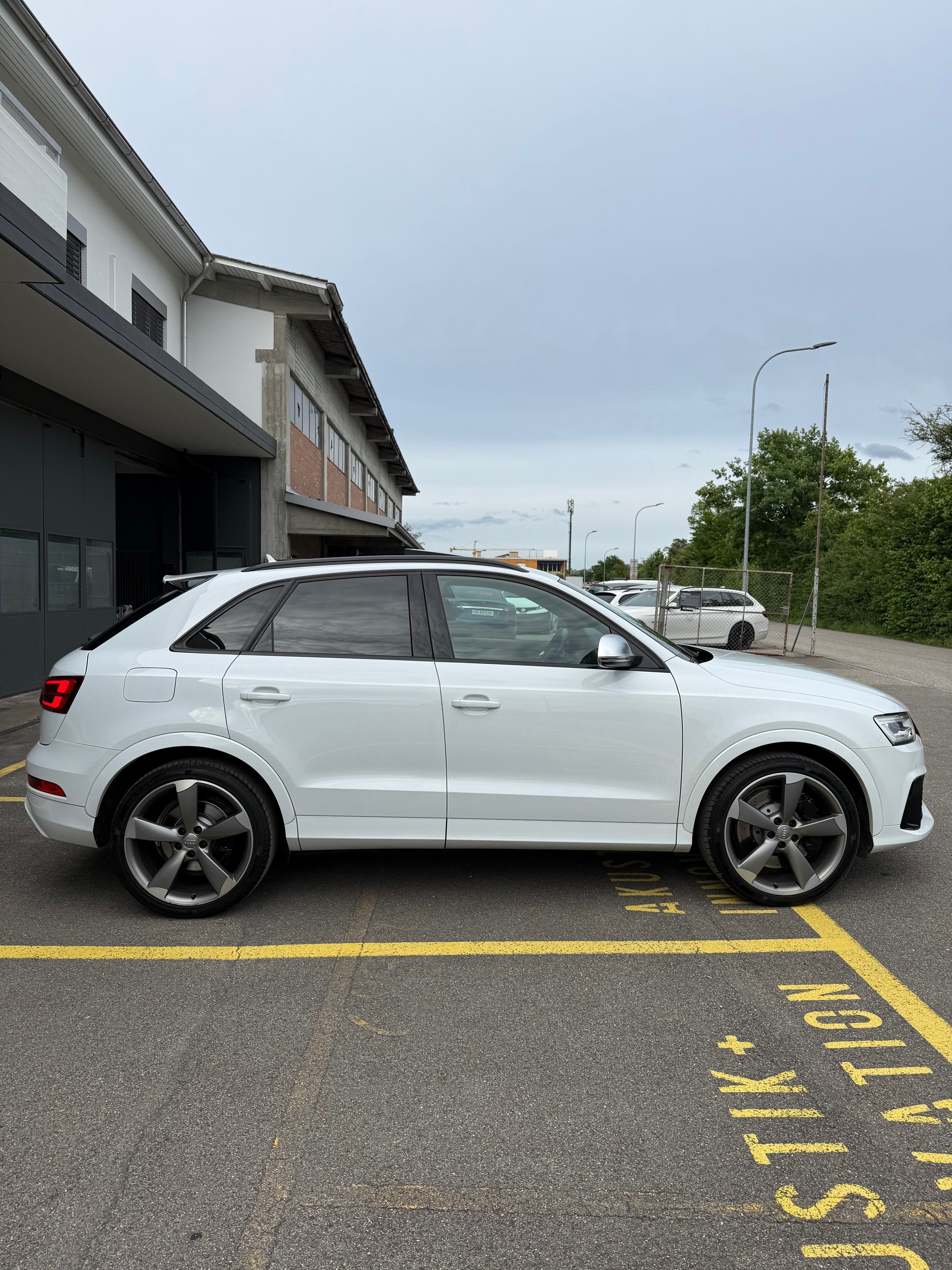 AUDI RS Q3 2.5 TFSI quattro S-tronic-image-5