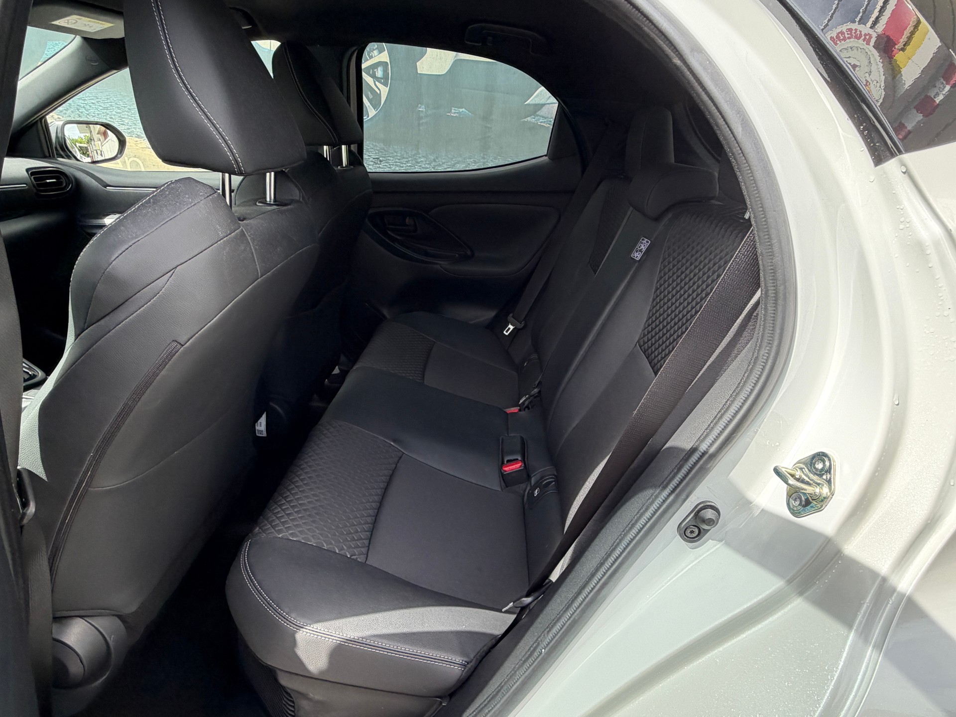 TOYOTA Yaris 1.5 Style e-CVT-image-7