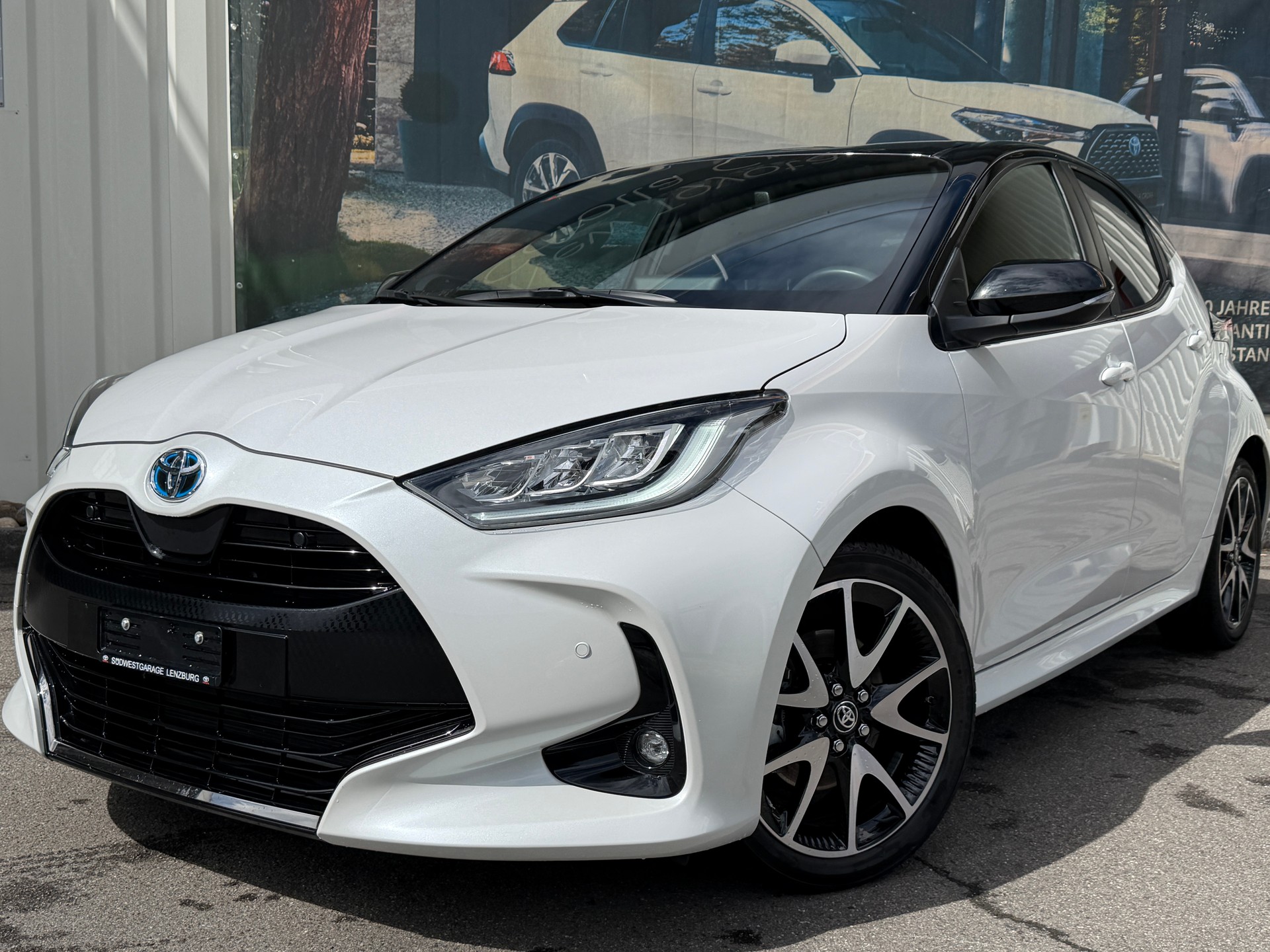 TOYOTA Yaris 1.5 Style e-CVT-image-0