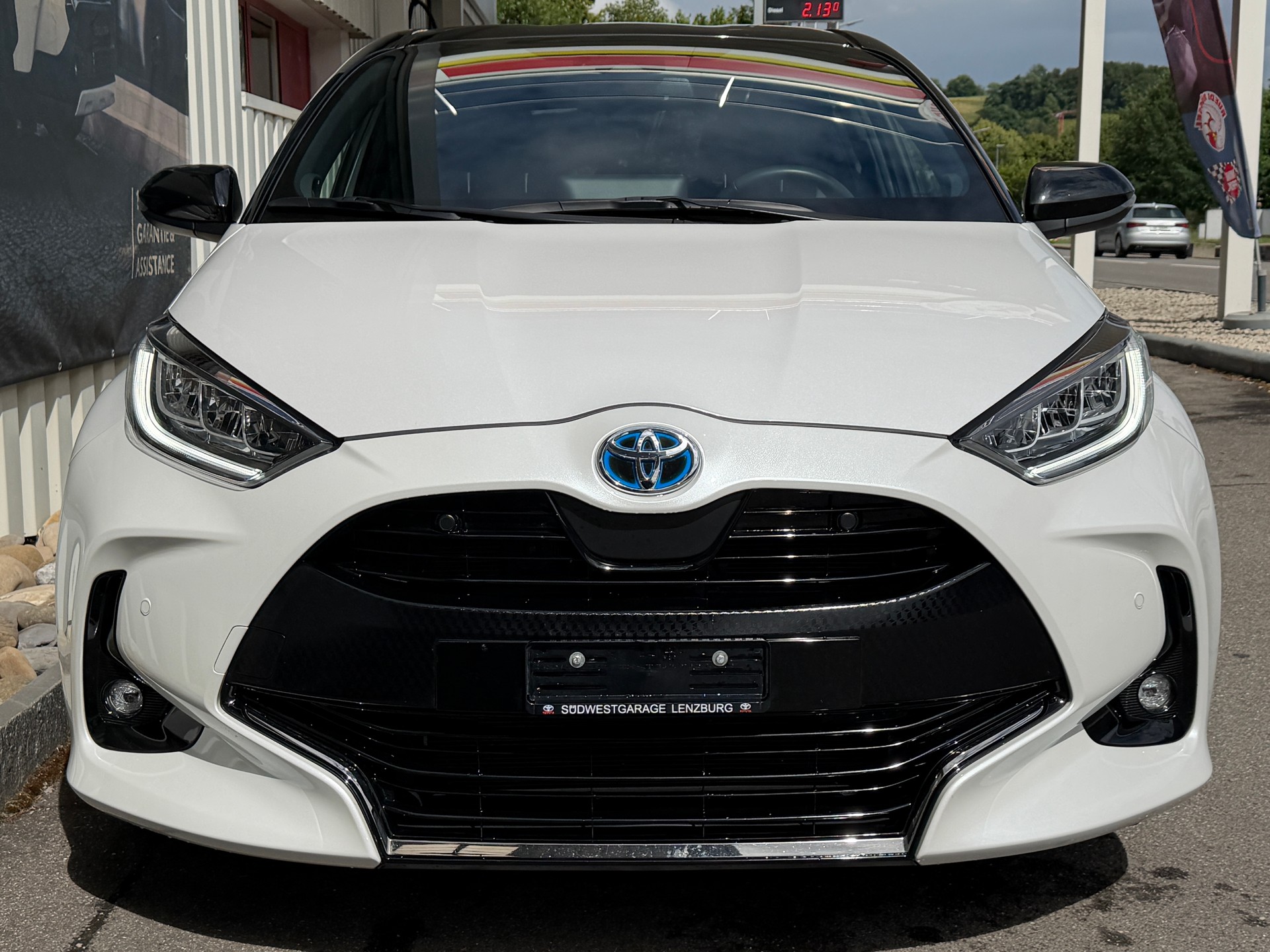 TOYOTA Yaris 1.5 Style e-CVT-image-3