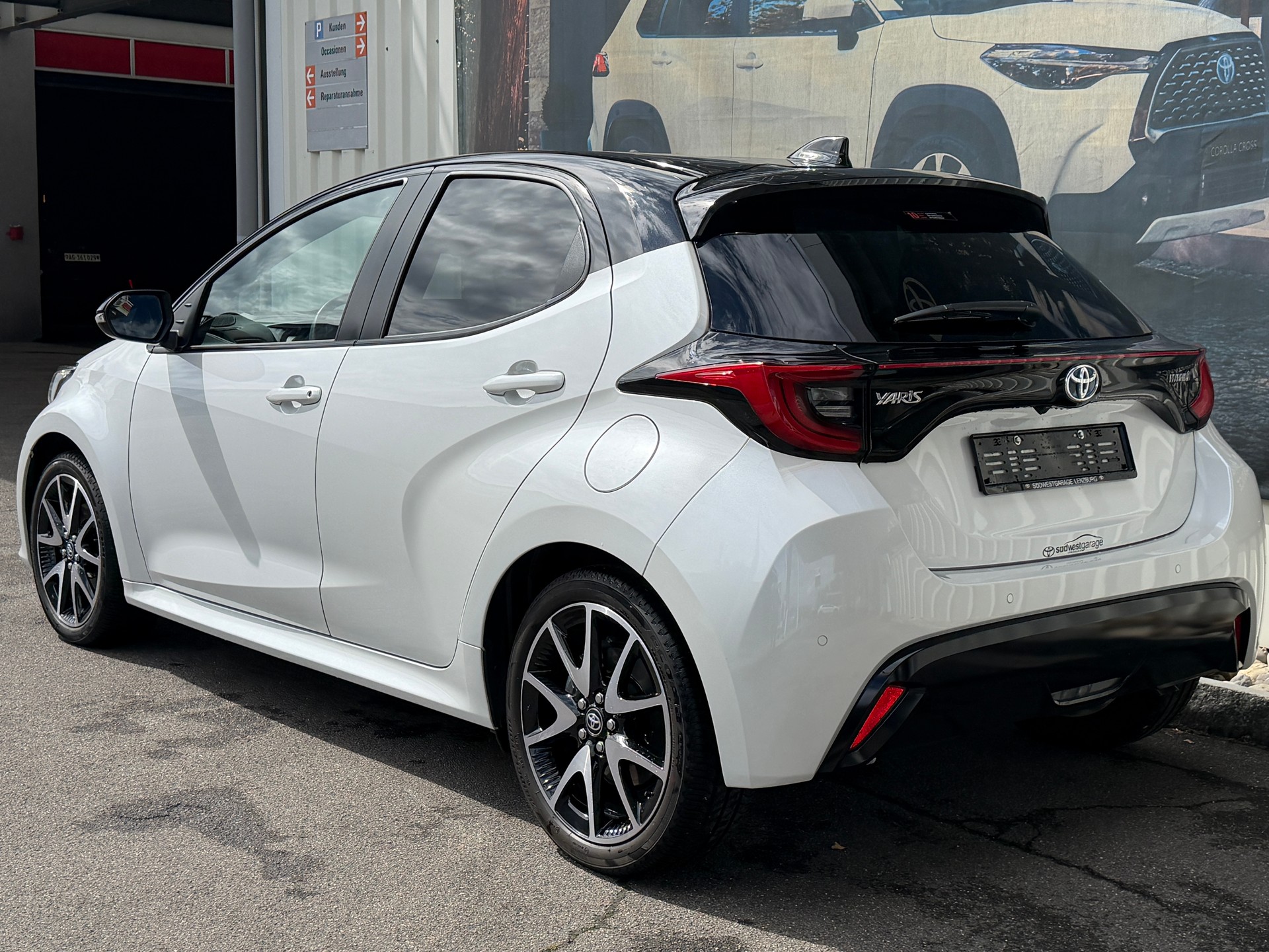 TOYOTA Yaris 1.5 Style e-CVT-image-4