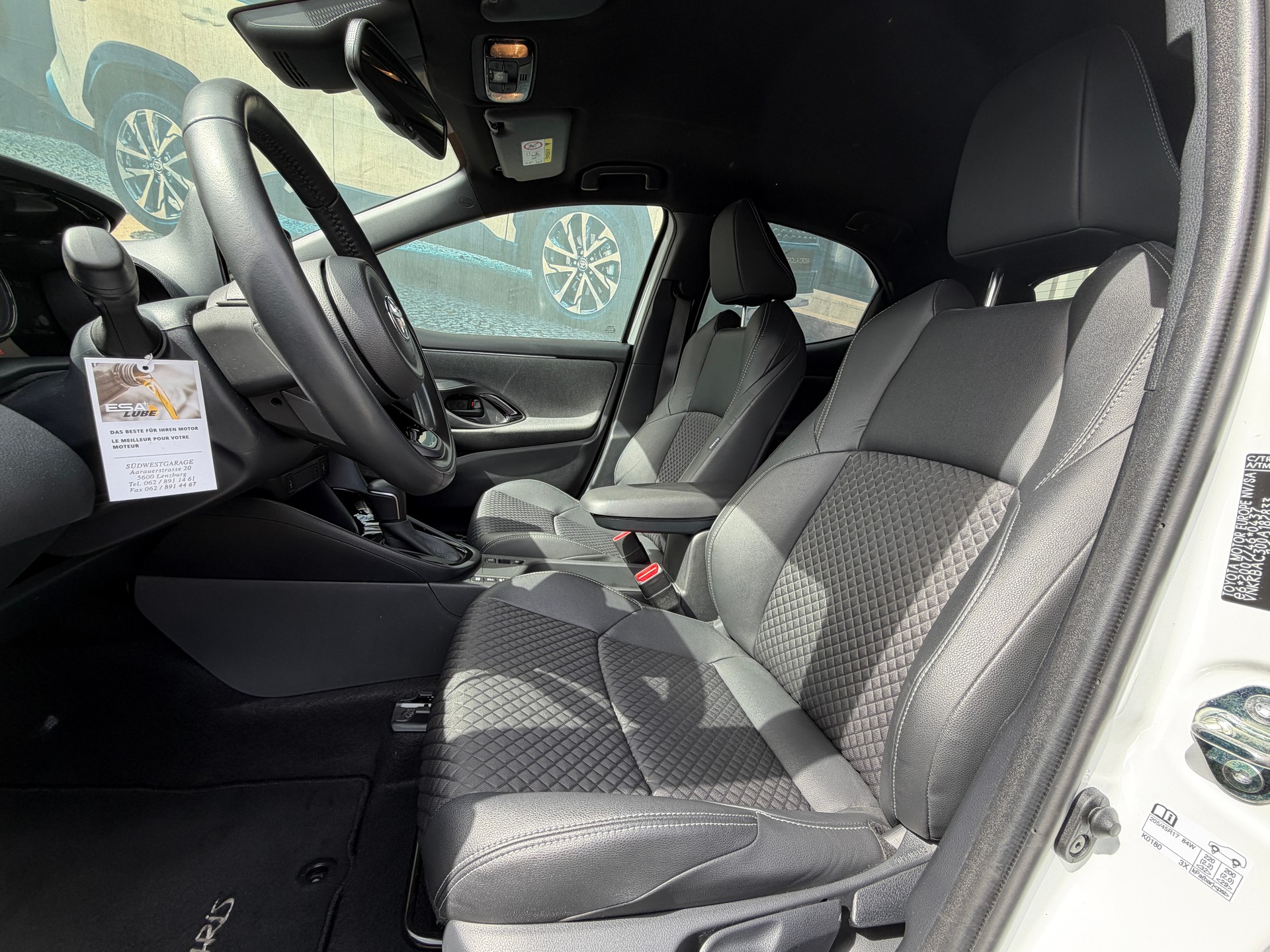 TOYOTA Yaris 1.5 Style e-CVT-image-9