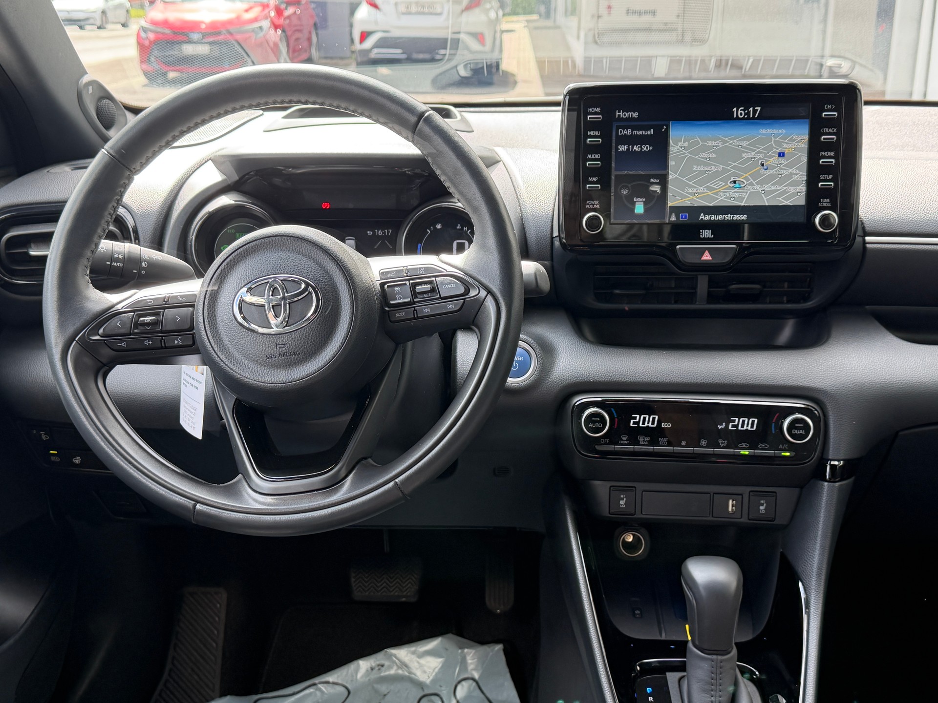 TOYOTA Yaris 1.5 Style e-CVT-image-8